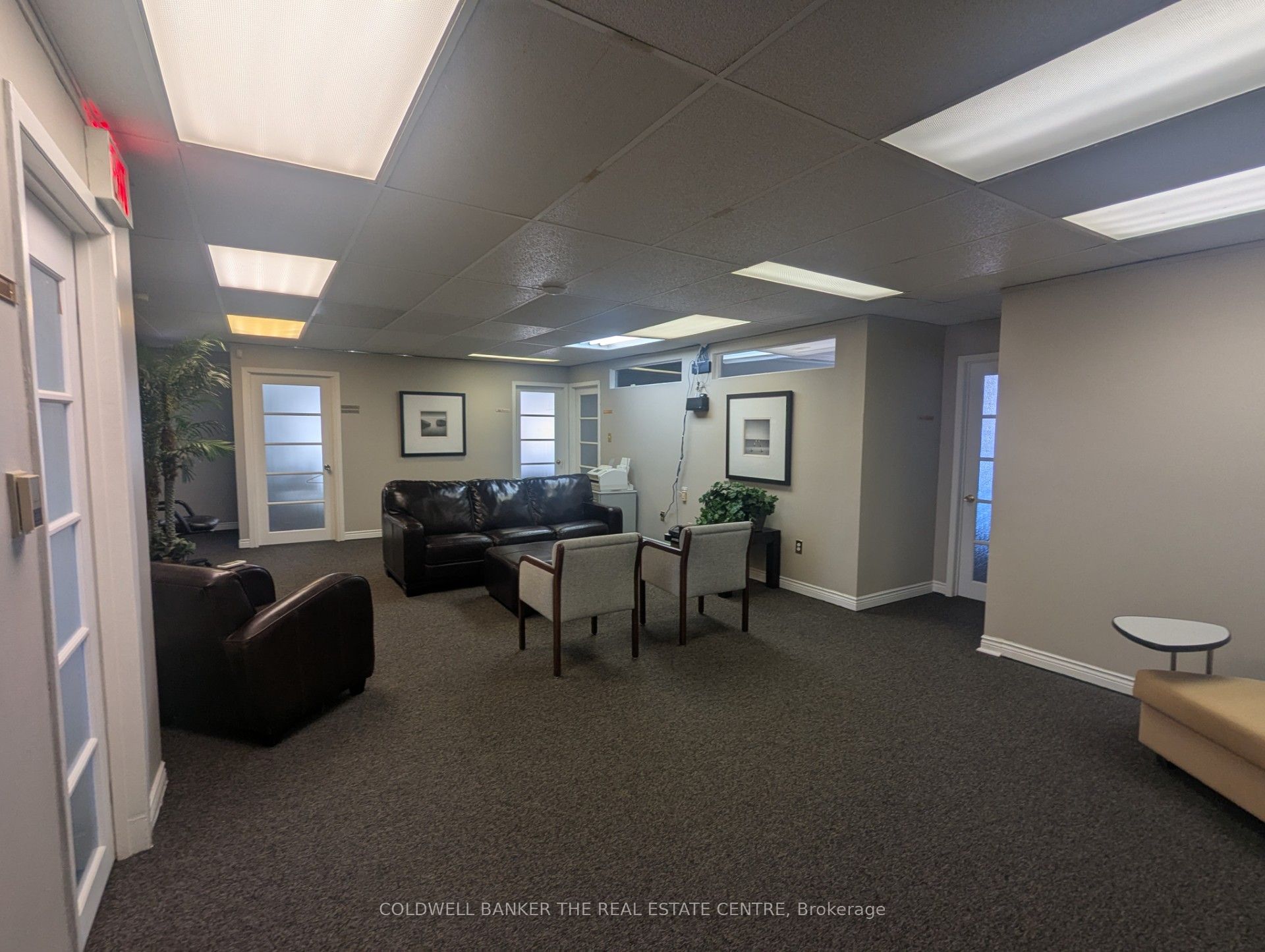 284 Dunlop Street W Upper - A Property Photo 6