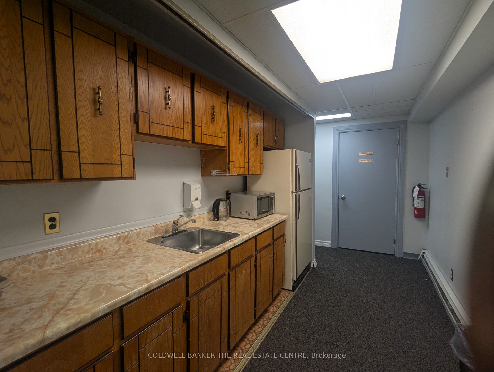 284 Dunlop Street W Upper - A Property Photo 8