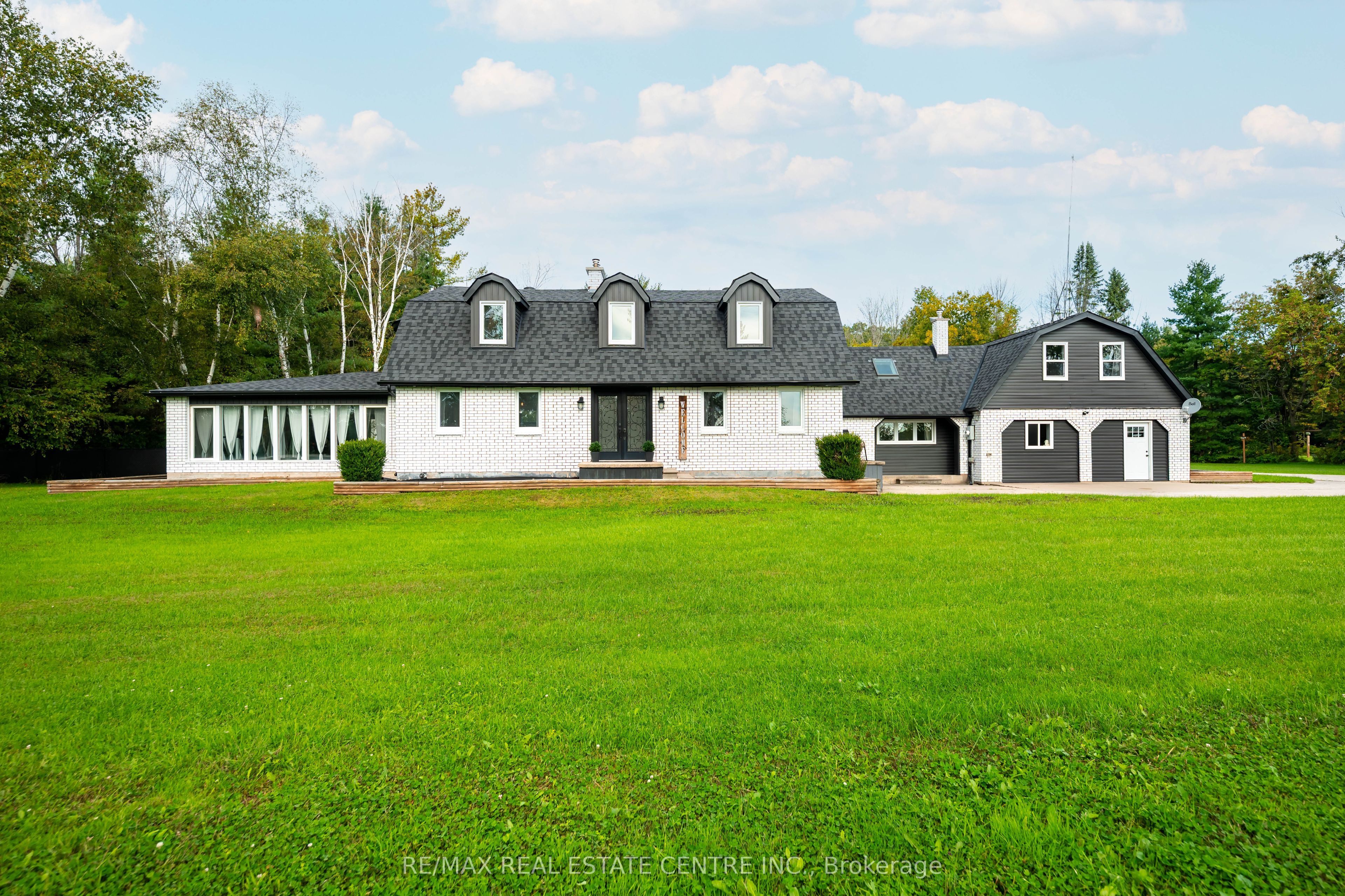 2570 Creemore Avenue Property Photo 1
