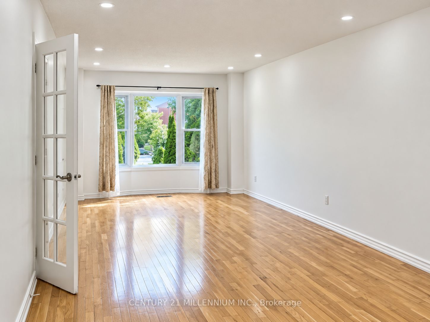 6 Carruthers Crescent Property Photo 2