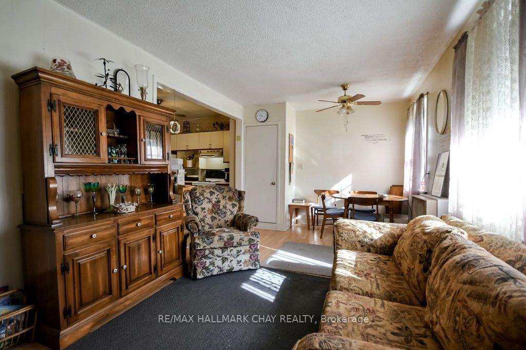 168 Anne Street S Property Photo 4