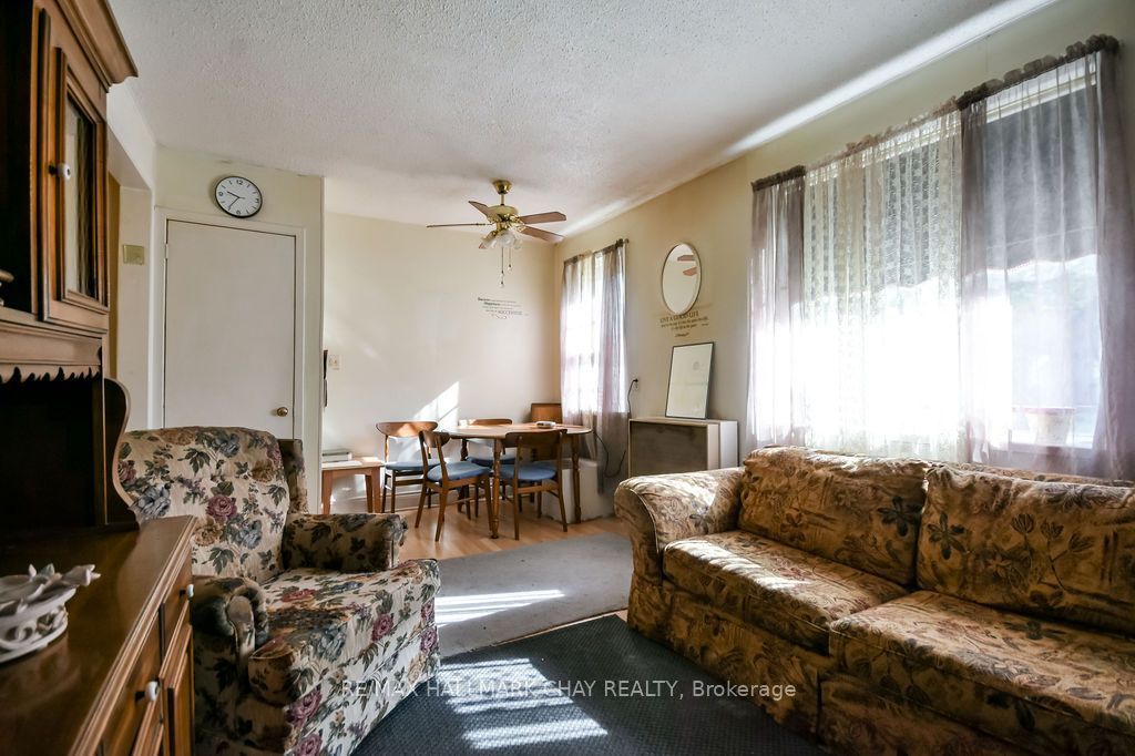 168 Anne Street S Property Photo 5