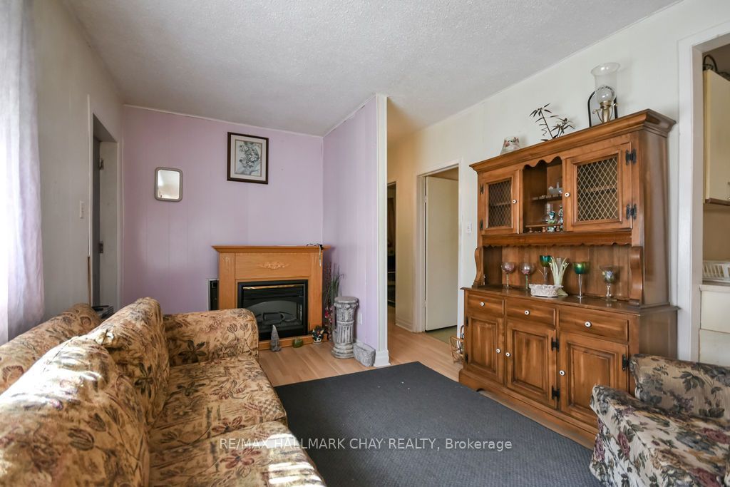 168 Anne Street S Property Photo 6