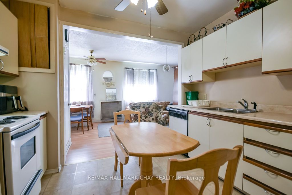 168 Anne Street S Property Photo 8