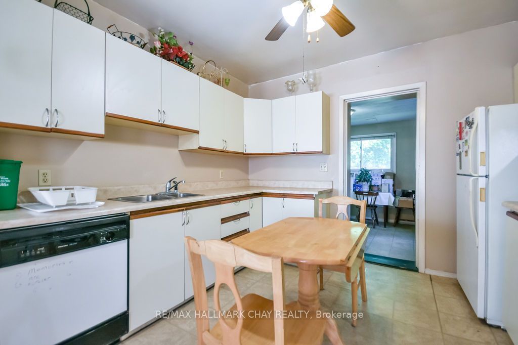 168 Anne Street S Property Photo 9