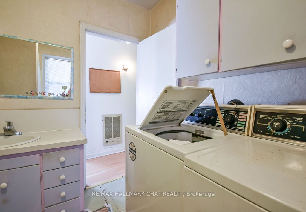 168 Anne Street S Property Photo 16