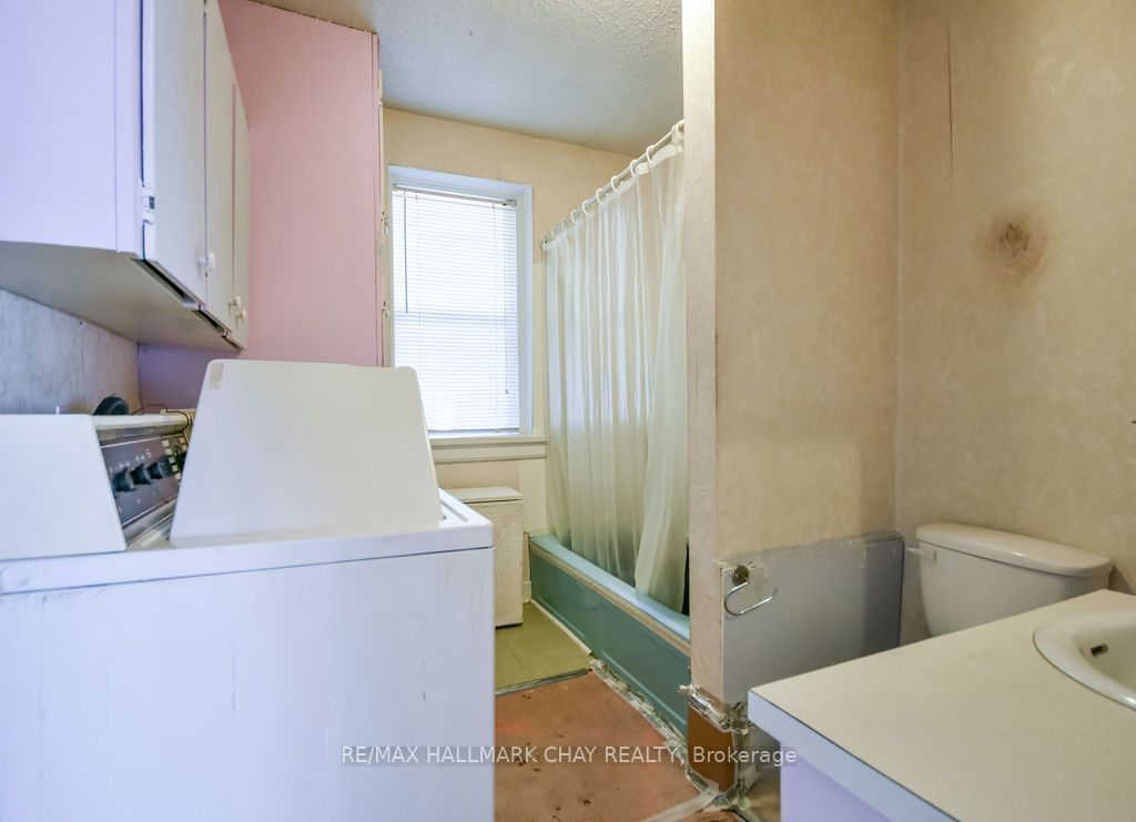 168 Anne Street S Property Photo 18