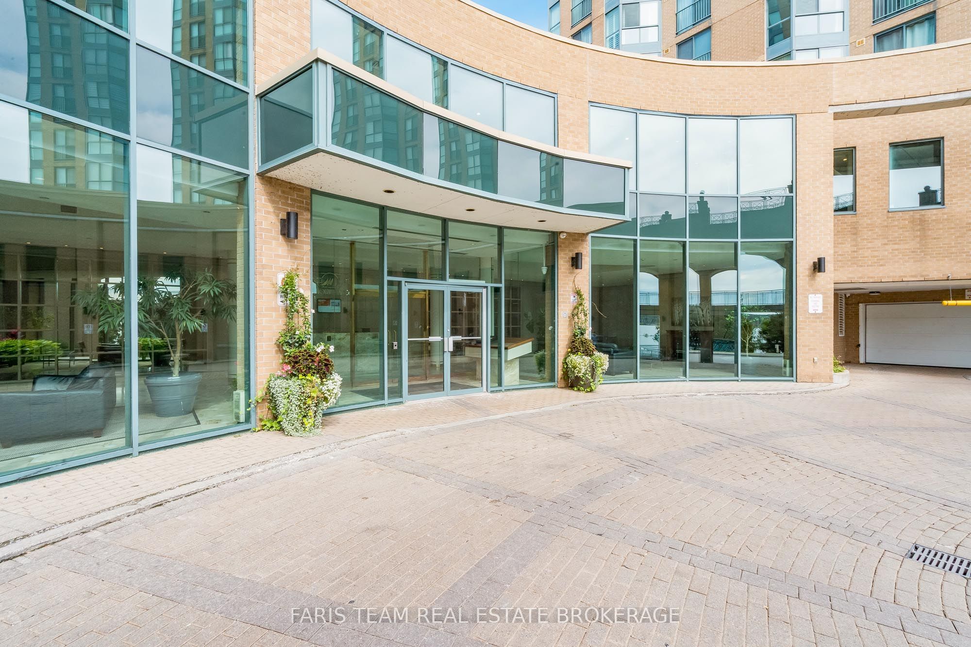 150 Dunlop Street E 1011 Property Photo 4