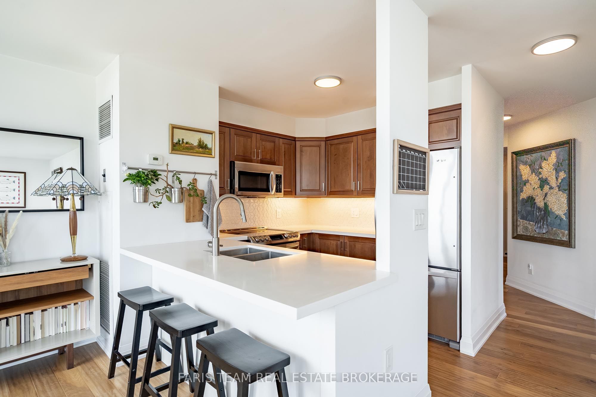 150 Dunlop Street E 1011 Property Photo 9