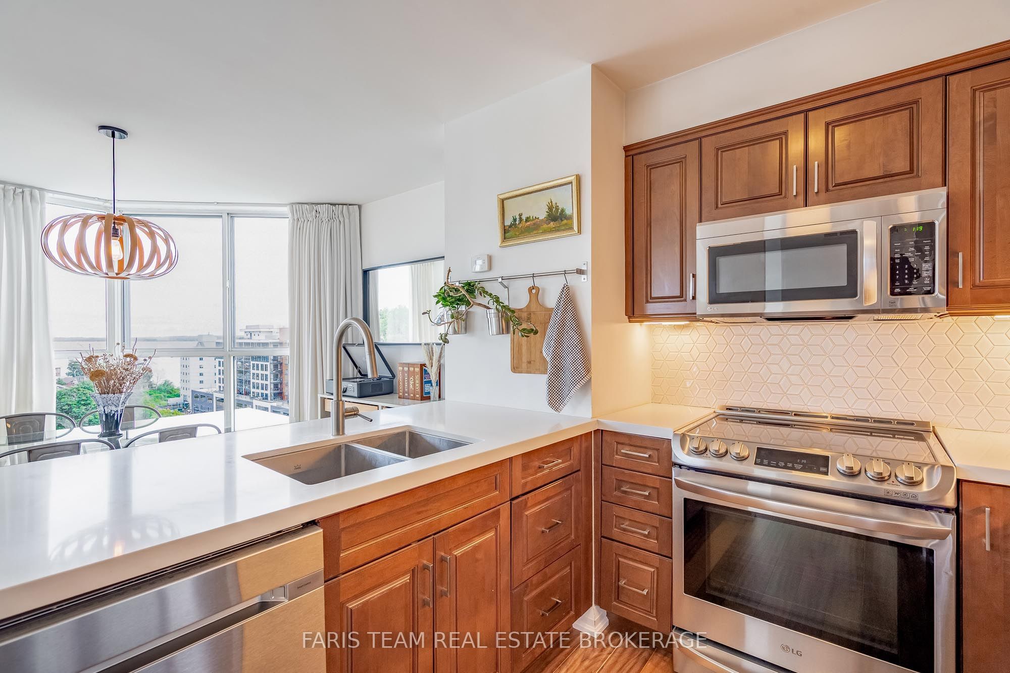 150 Dunlop Street E 1011 Property Photo 11