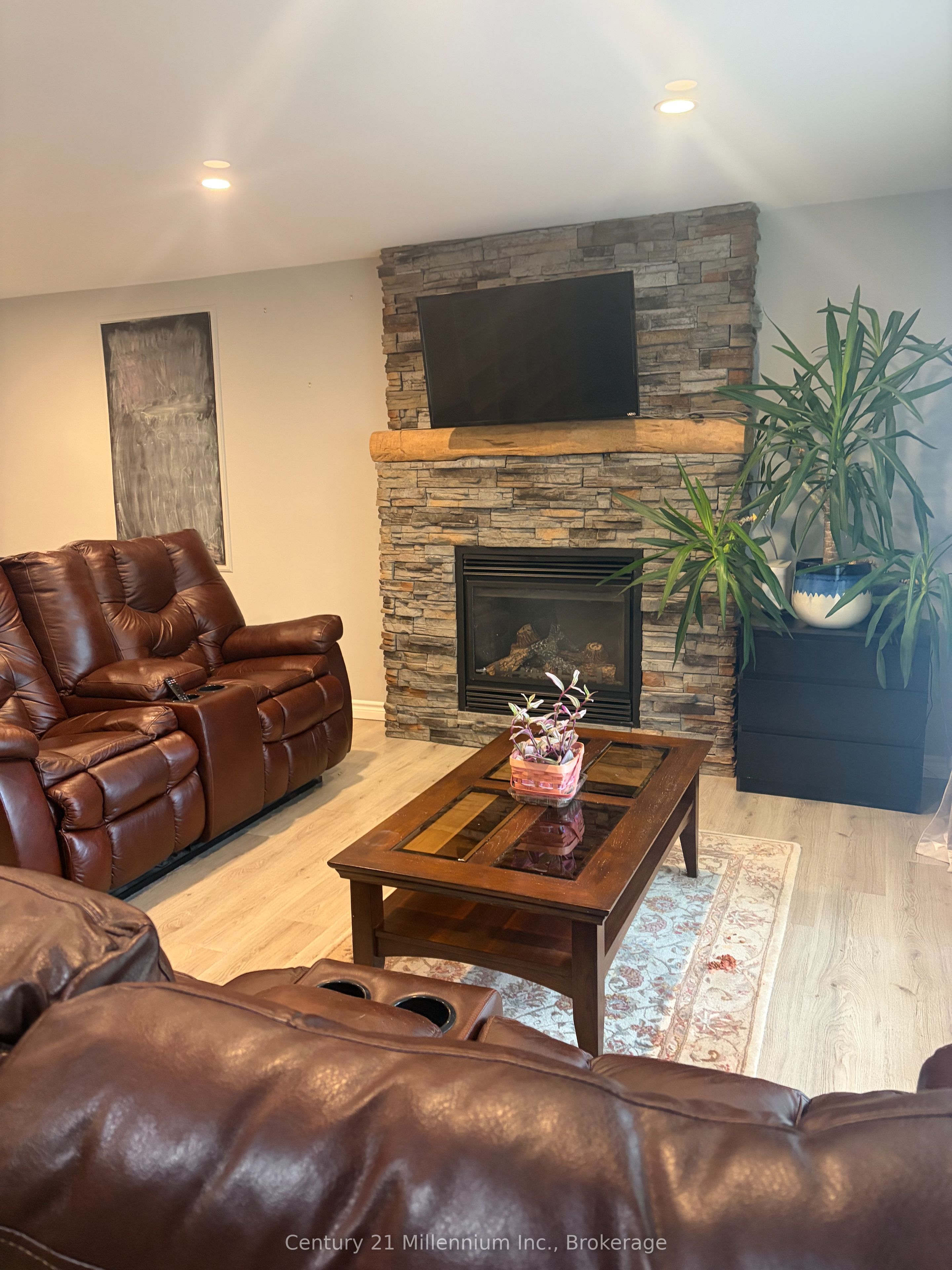 79 23rd Street N Property Photo 3