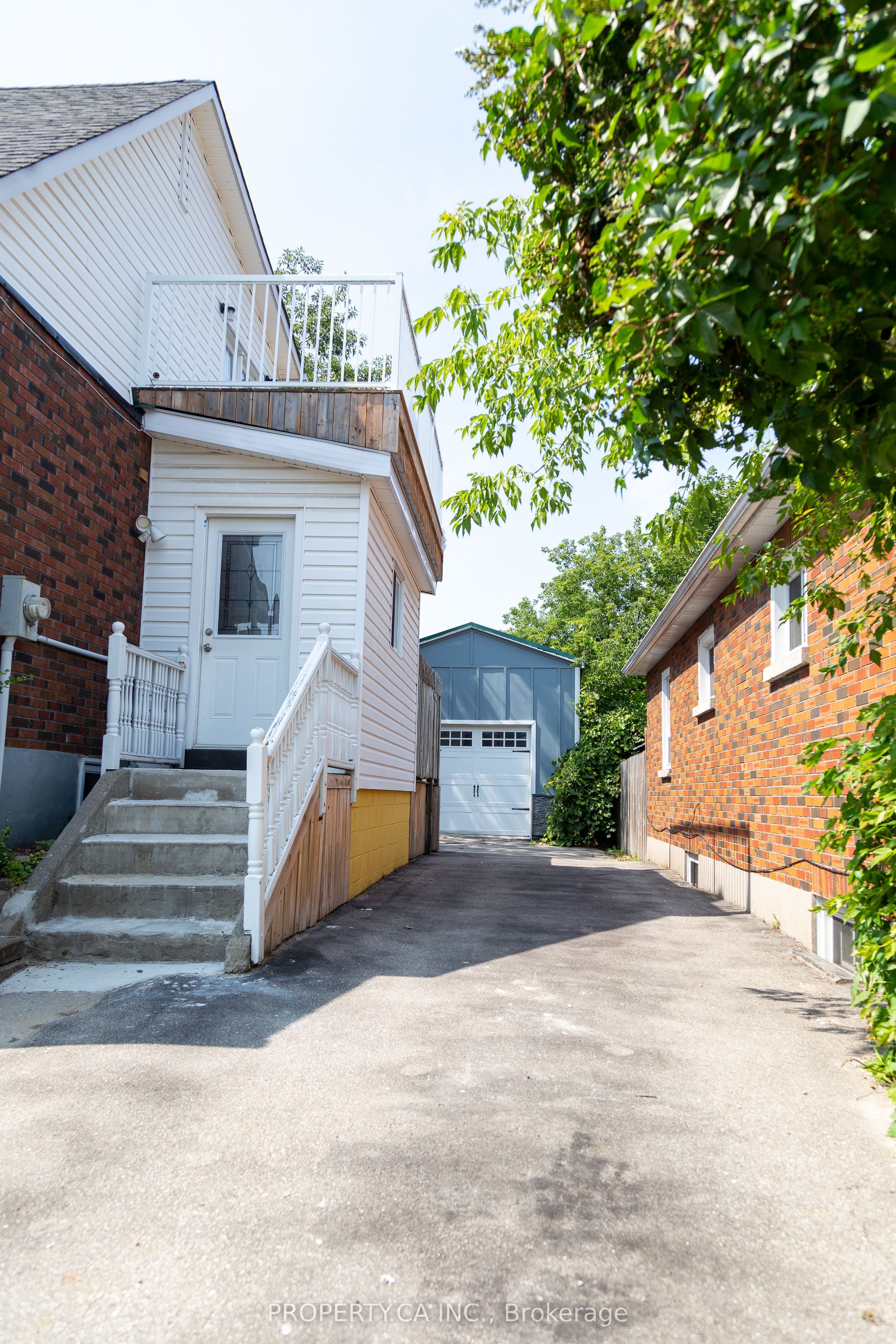 8 Dufferin Street Property Photo 2