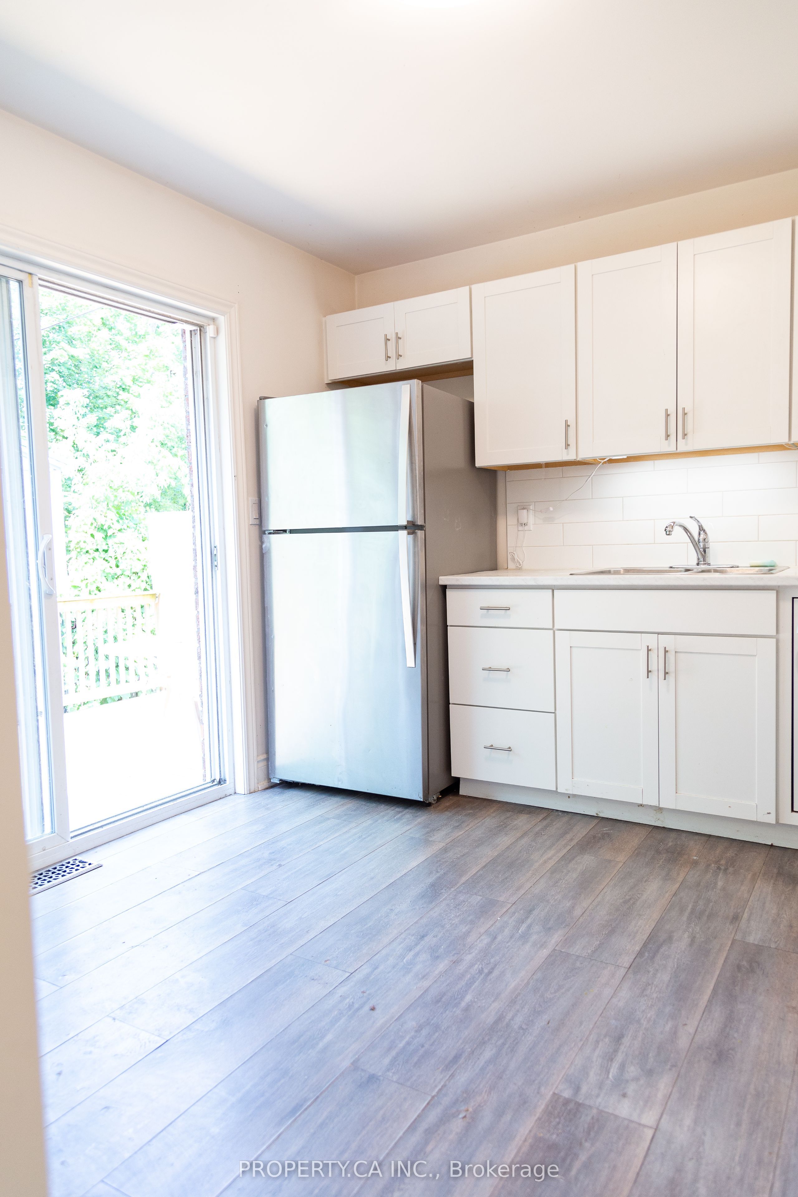 8 Dufferin Street Property Photo 7
