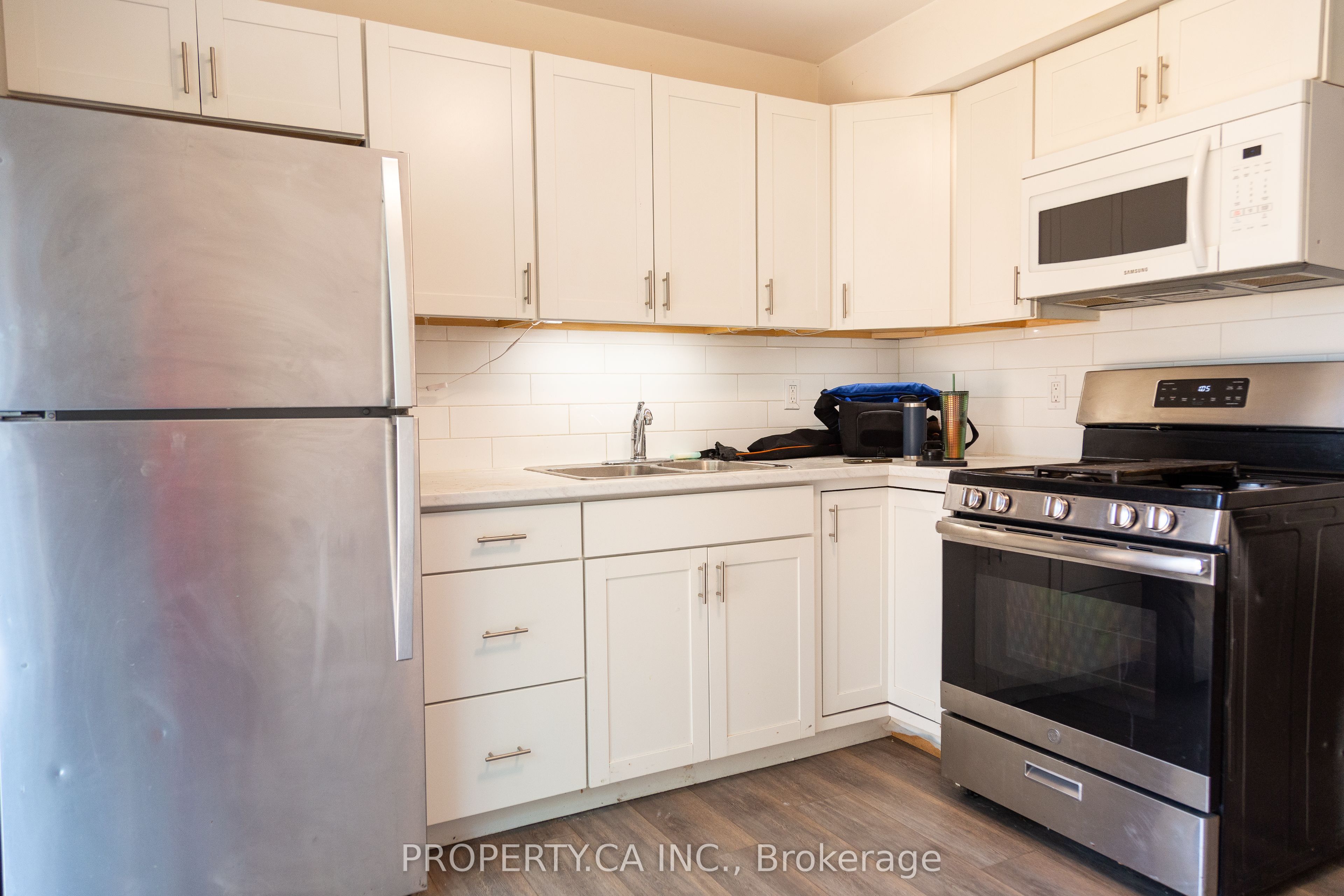 8 Dufferin Street Property Photo 8