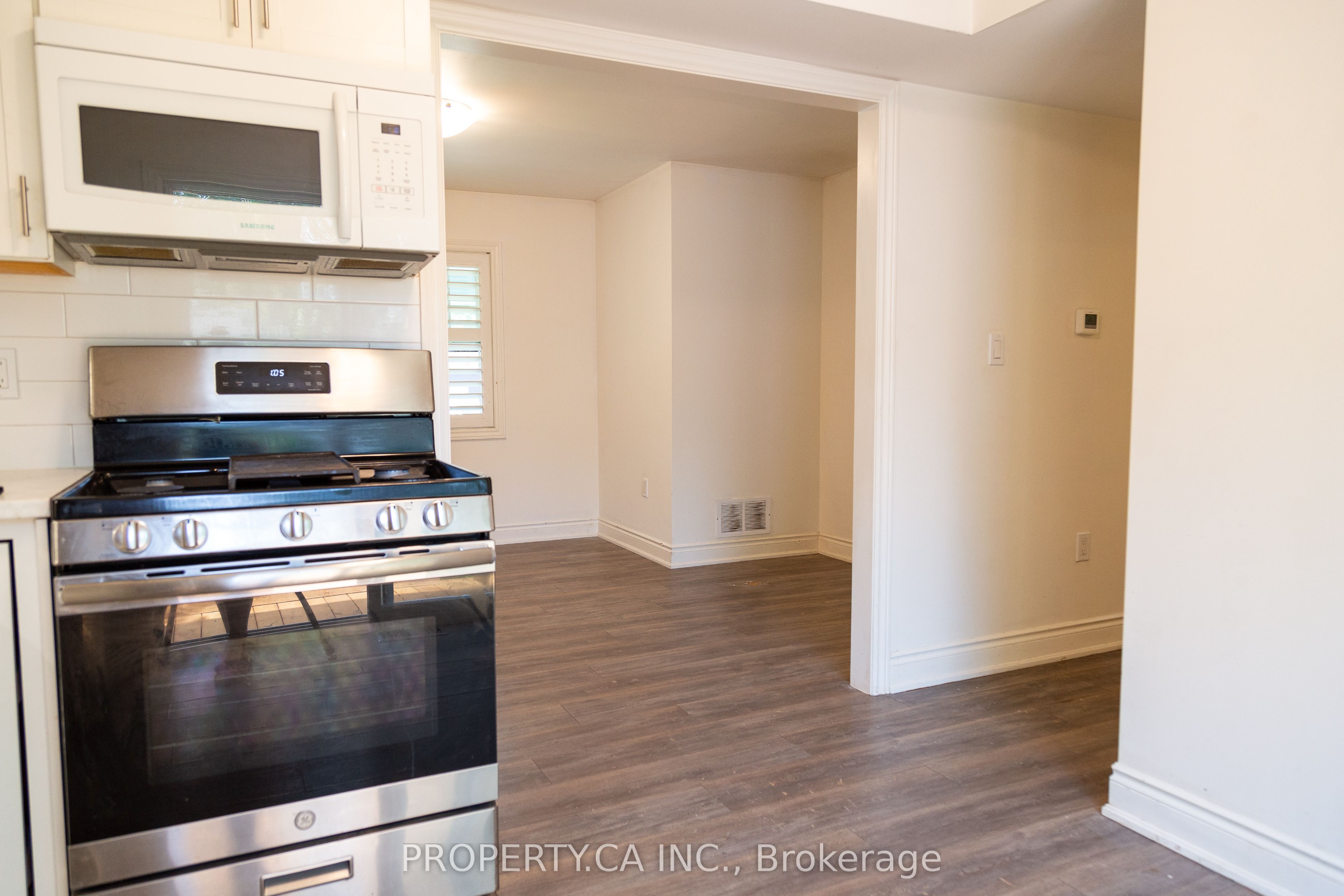 8 Dufferin Street Property Photo 9