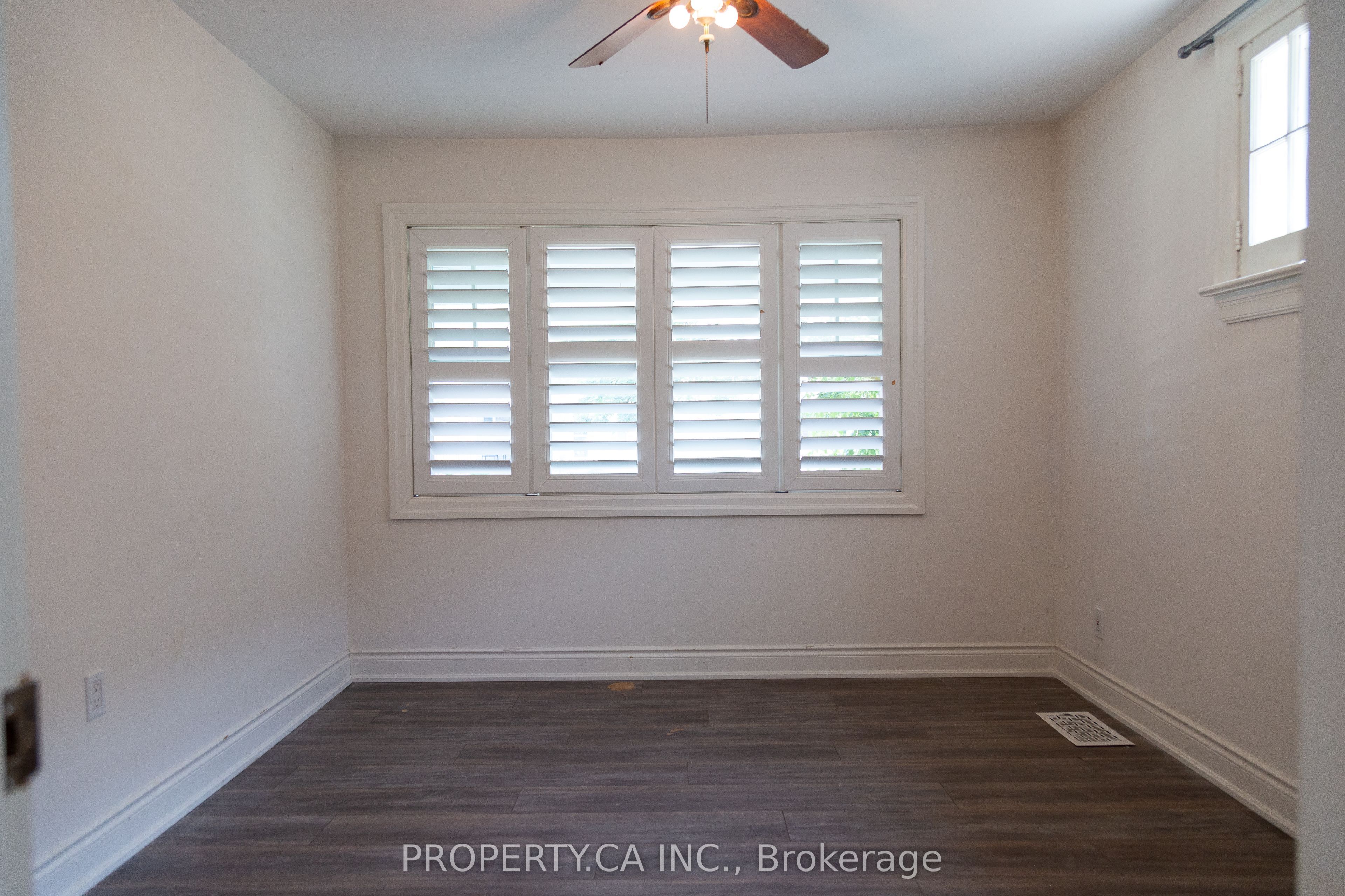 8 Dufferin Street Property Photo 11