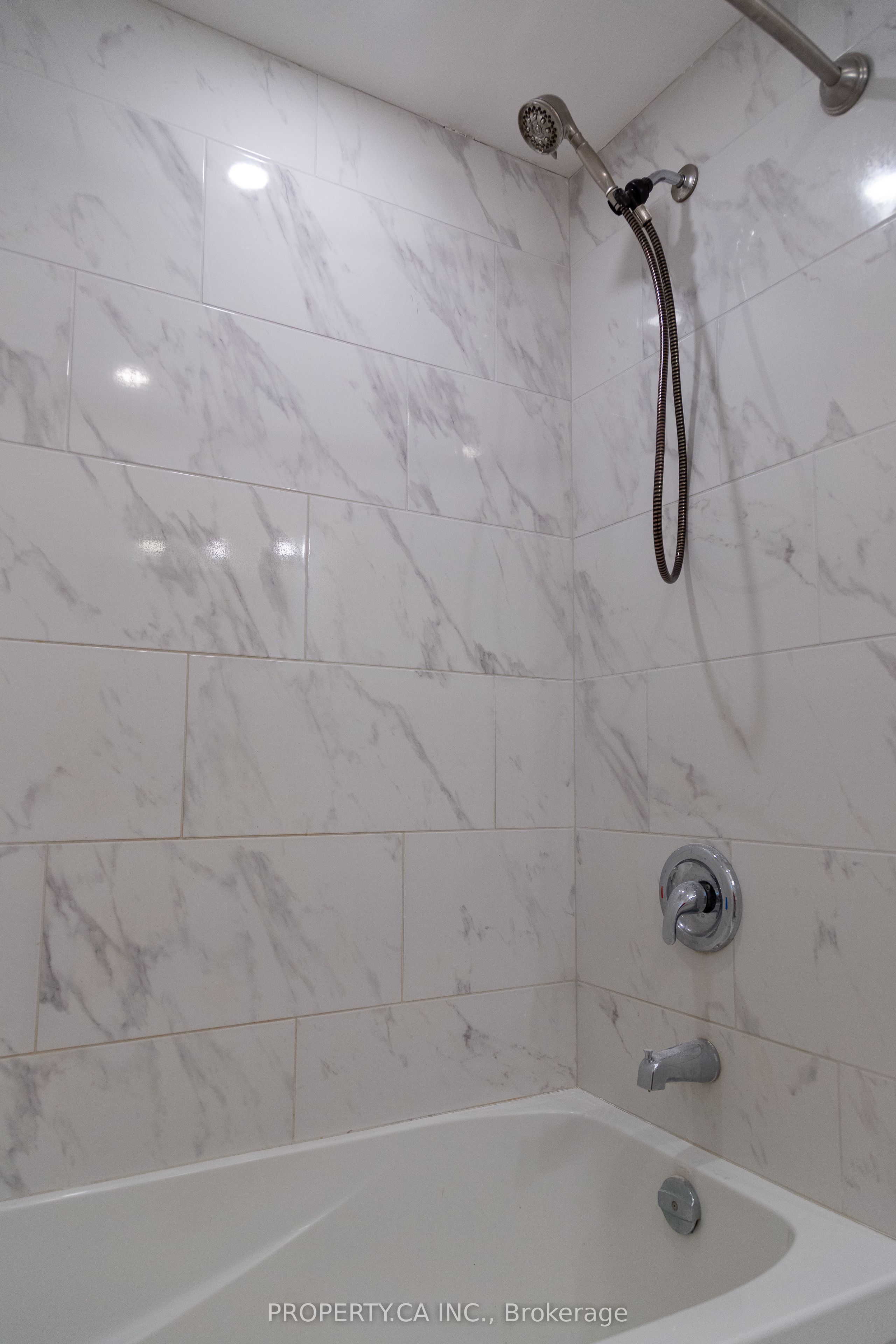 8 Dufferin Street Property Photo 14