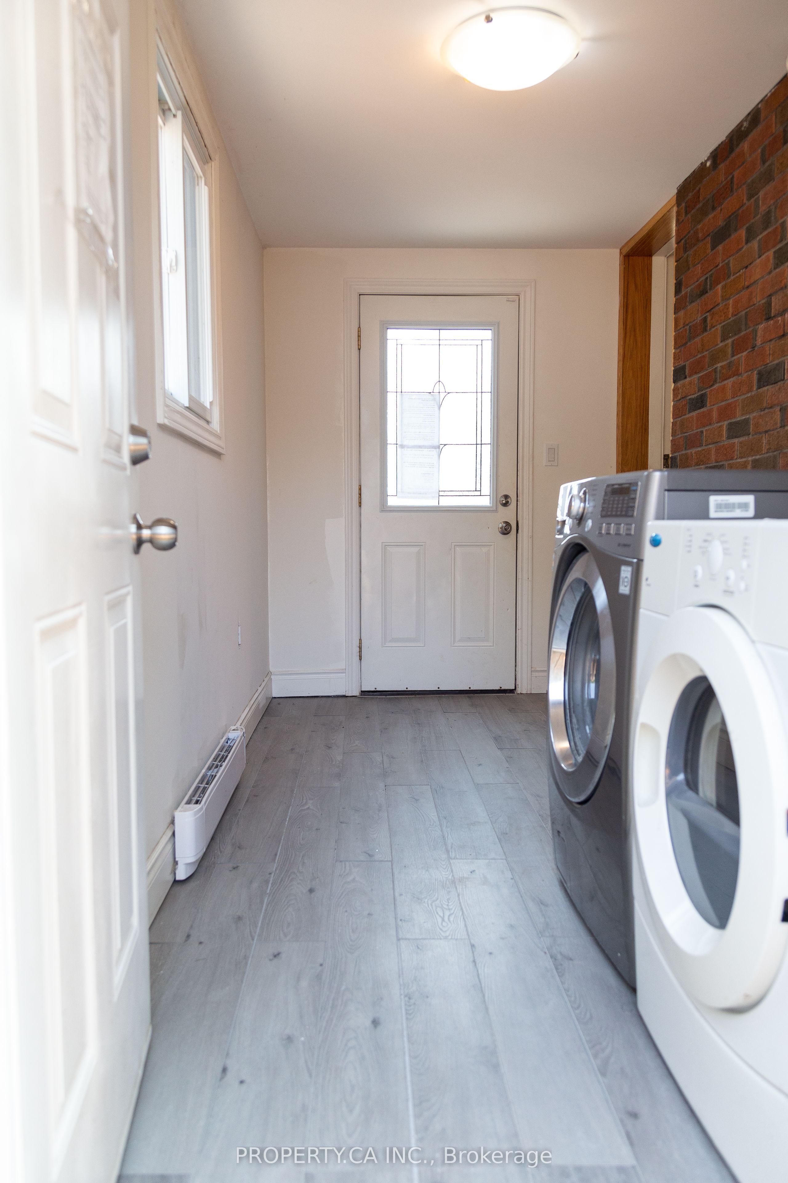 8 Dufferin Street Property Photo 15