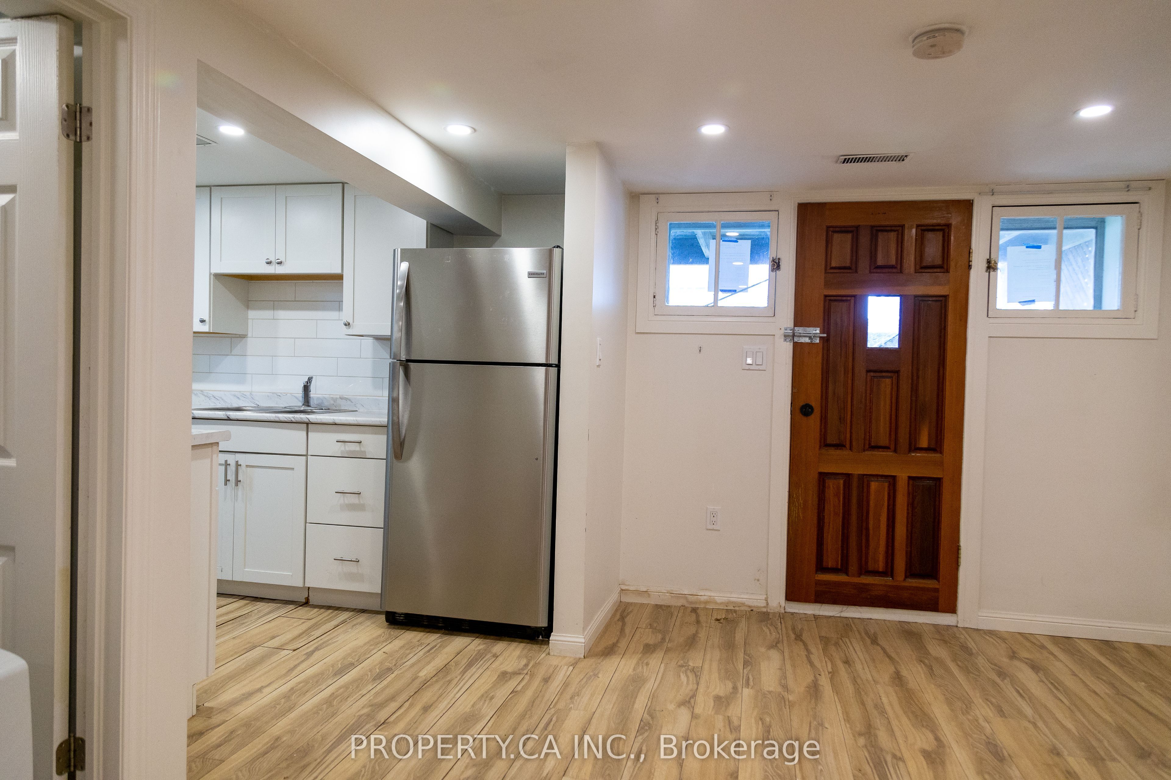 8 Dufferin Street Property Photo 19
