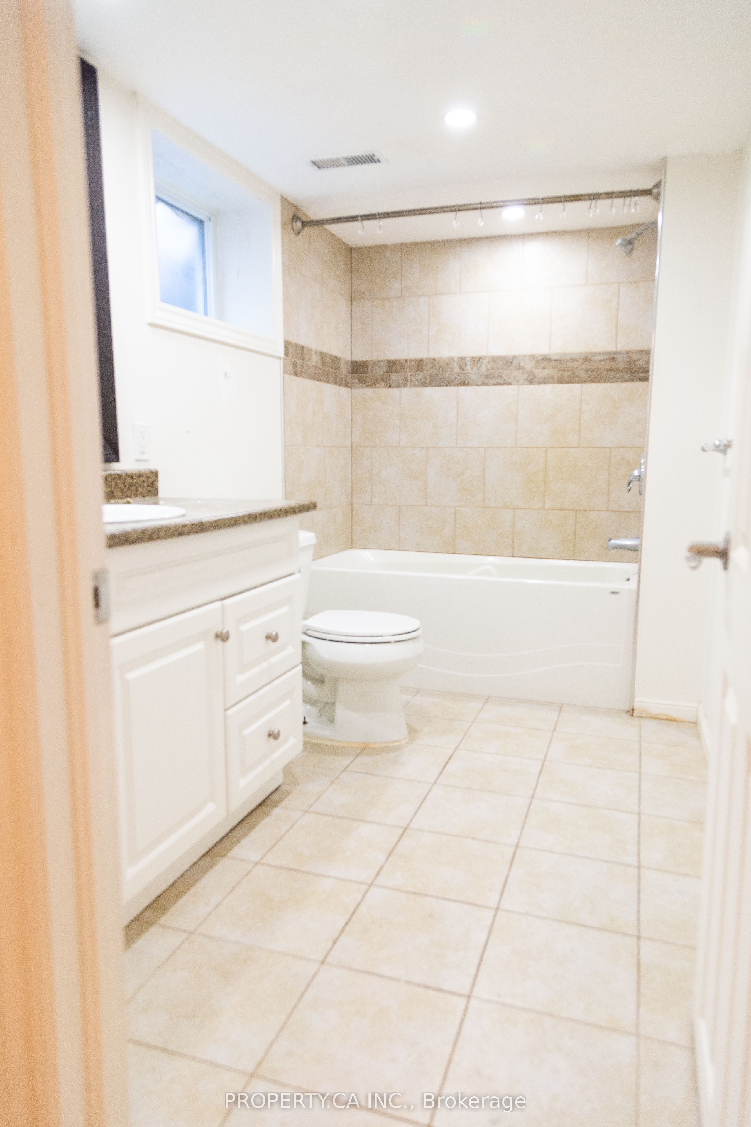 8 Dufferin Street Property Photo 25
