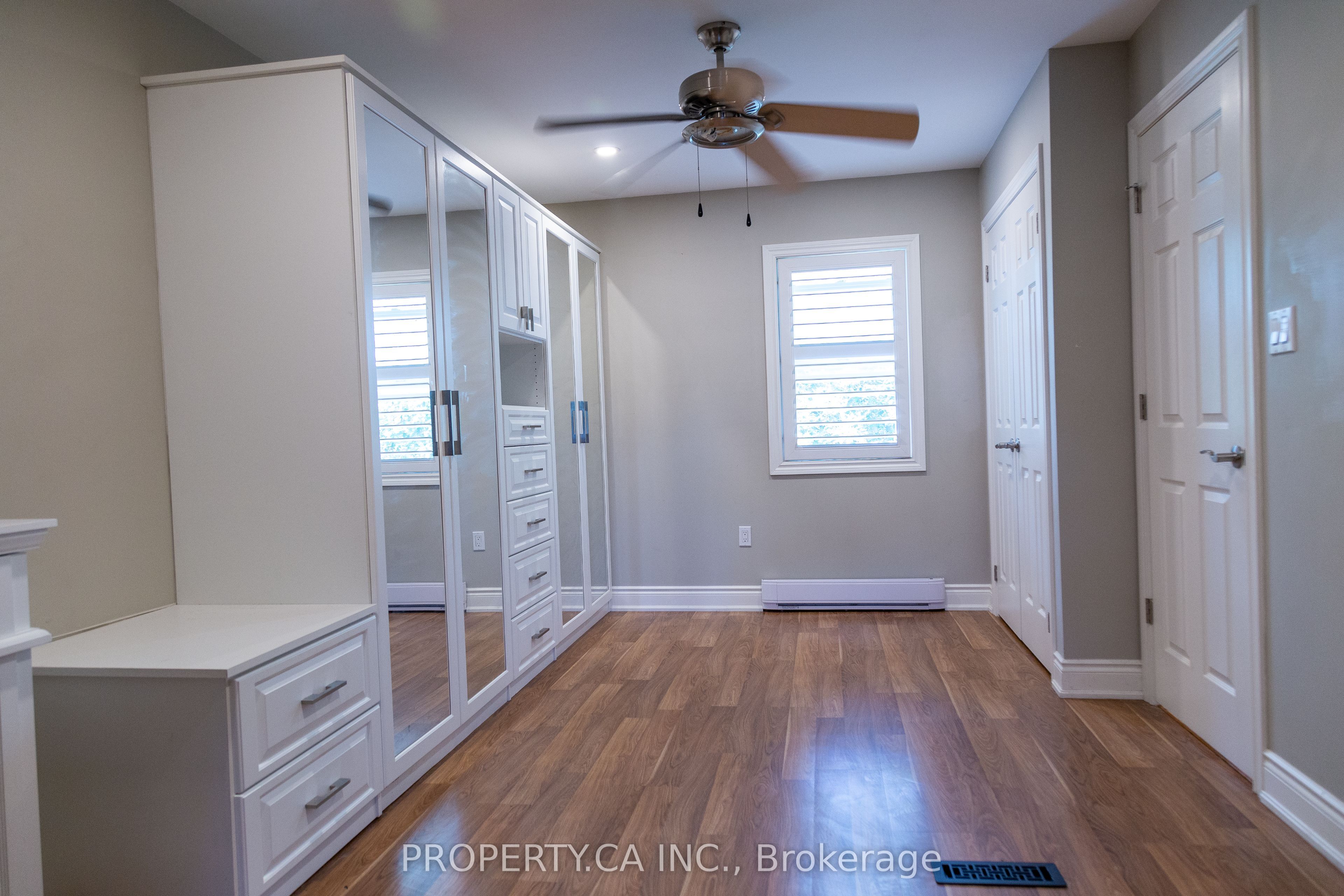 8 Dufferin Street Property Photo 31