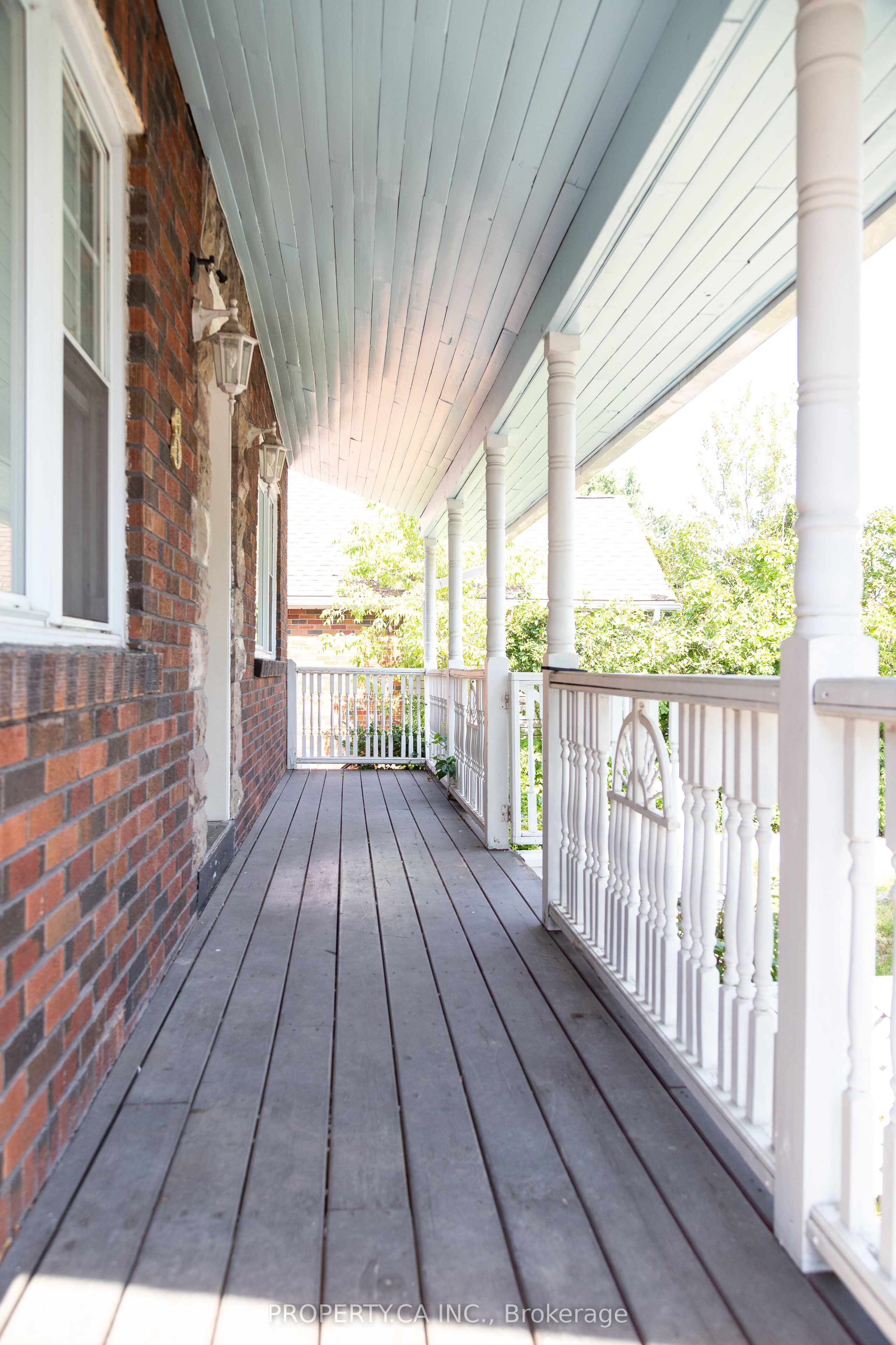 8 Dufferin Street Property Photo 33