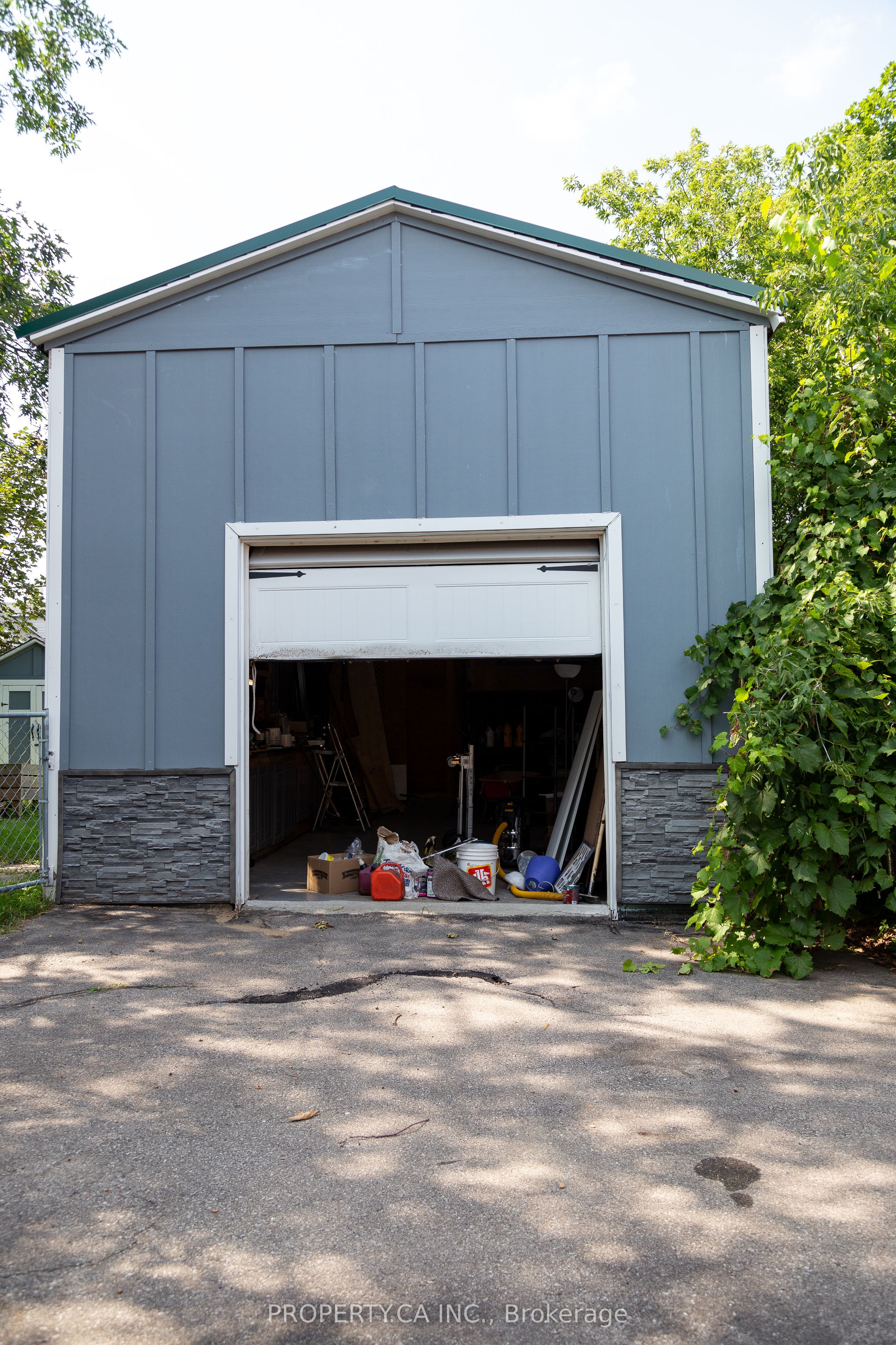 8 Dufferin Street Property Photo 34
