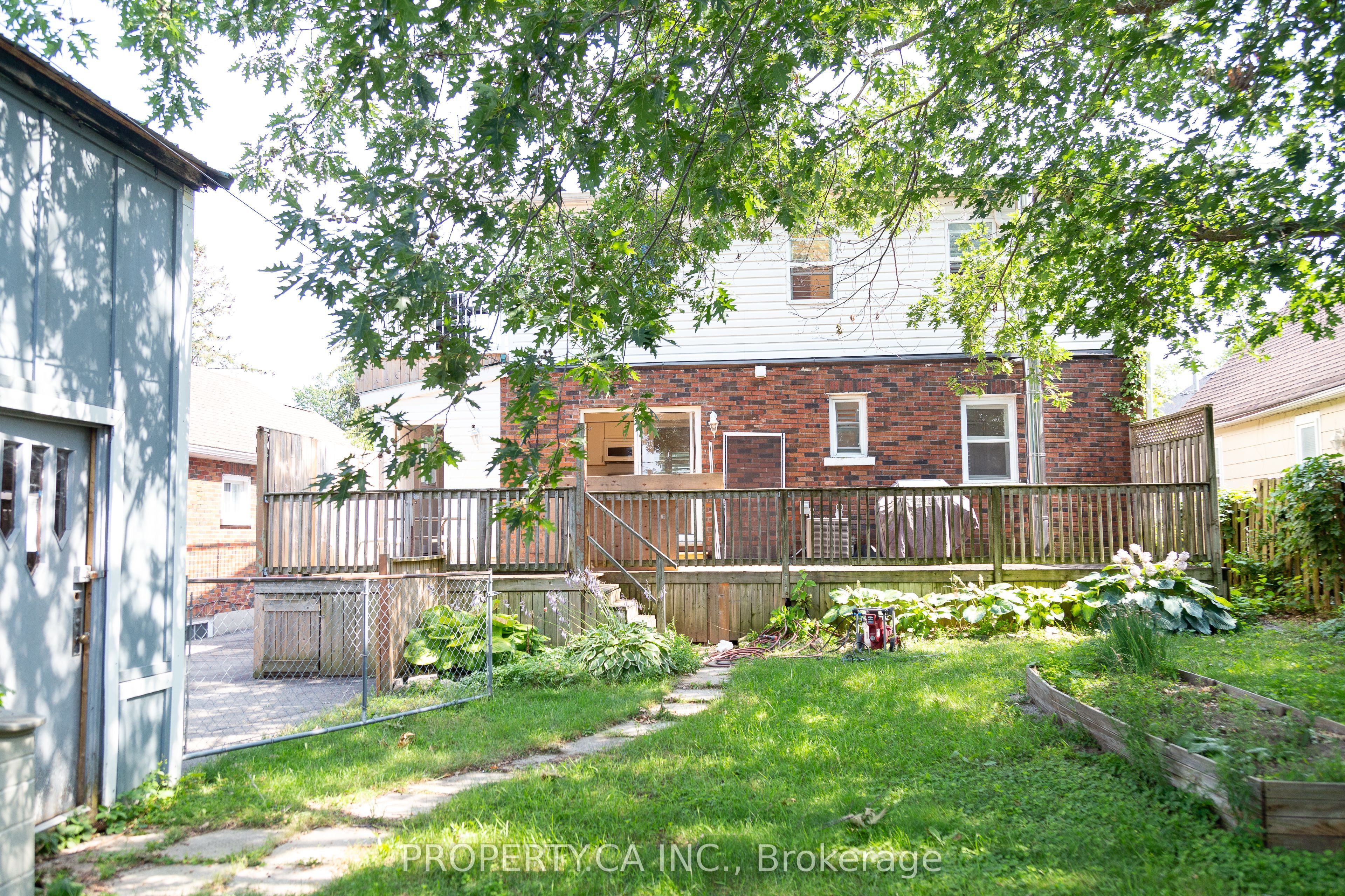 8 Dufferin Street Property Photo 35
