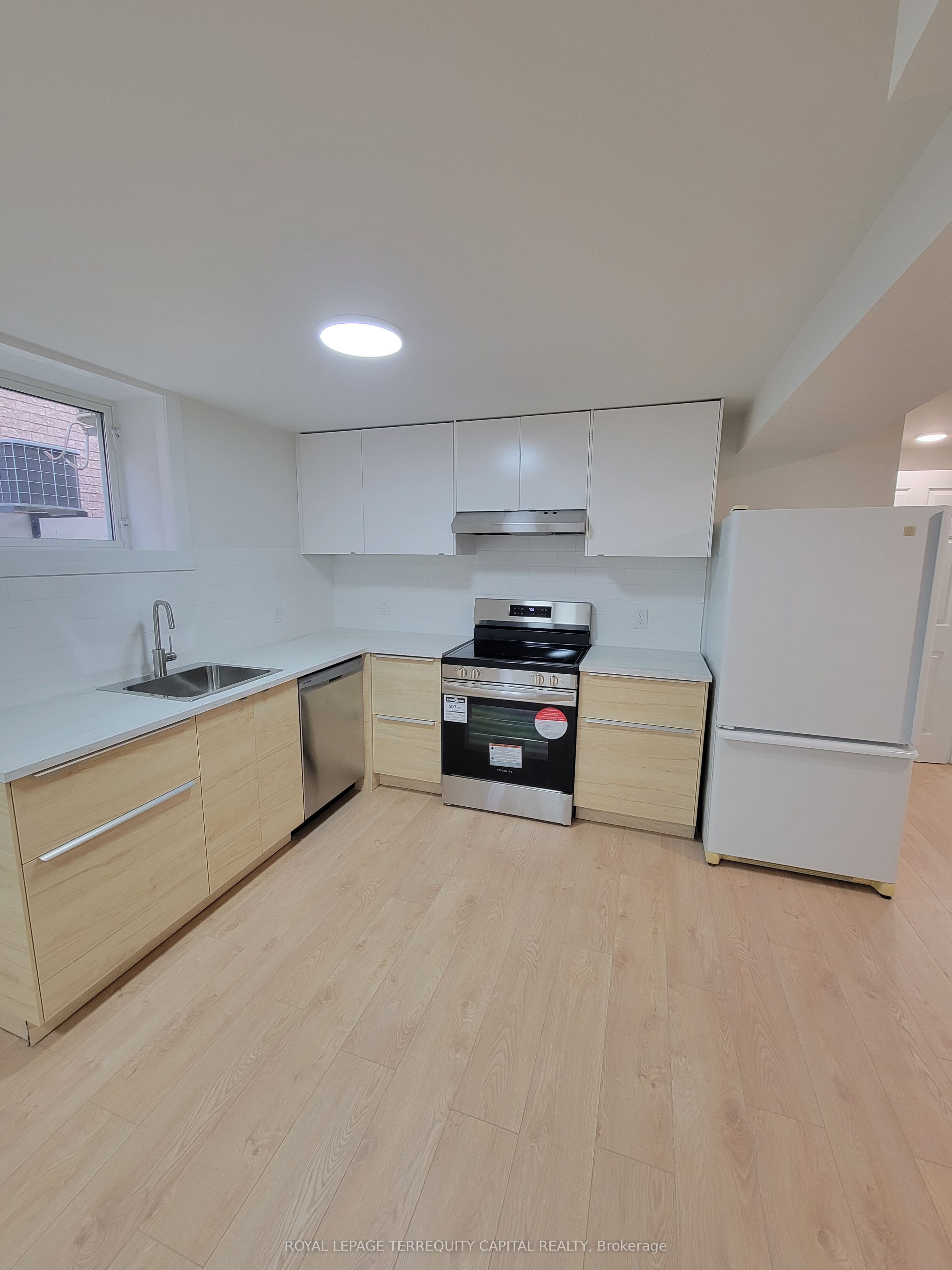68 Bird Street Lower Property Photo 4