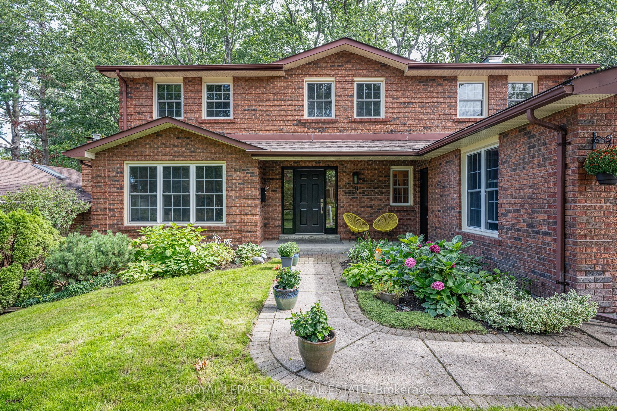 9 Oakridge Drive Property Photo 1