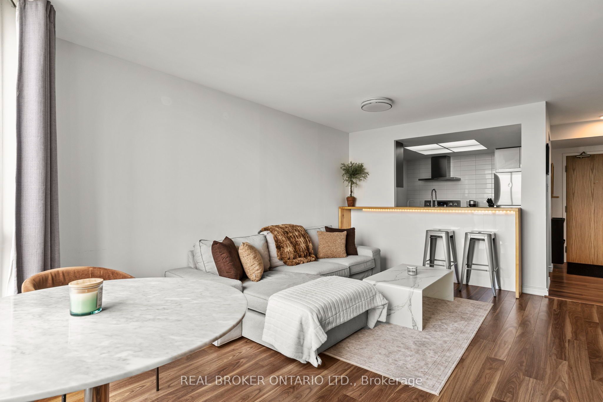 65 Ellen Street 1407 Property Photo 6