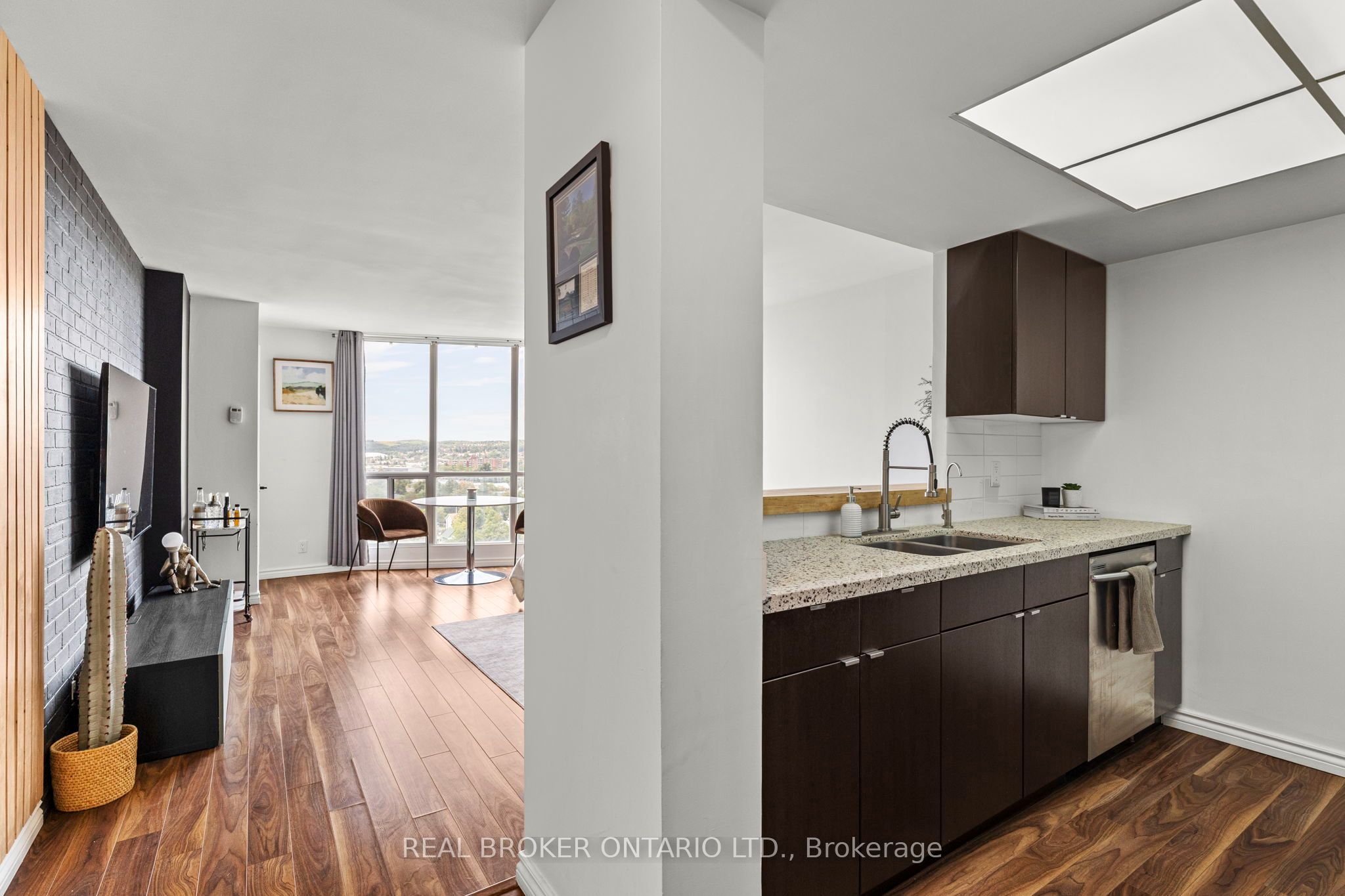 65 Ellen Street 1407 Property Photo 10