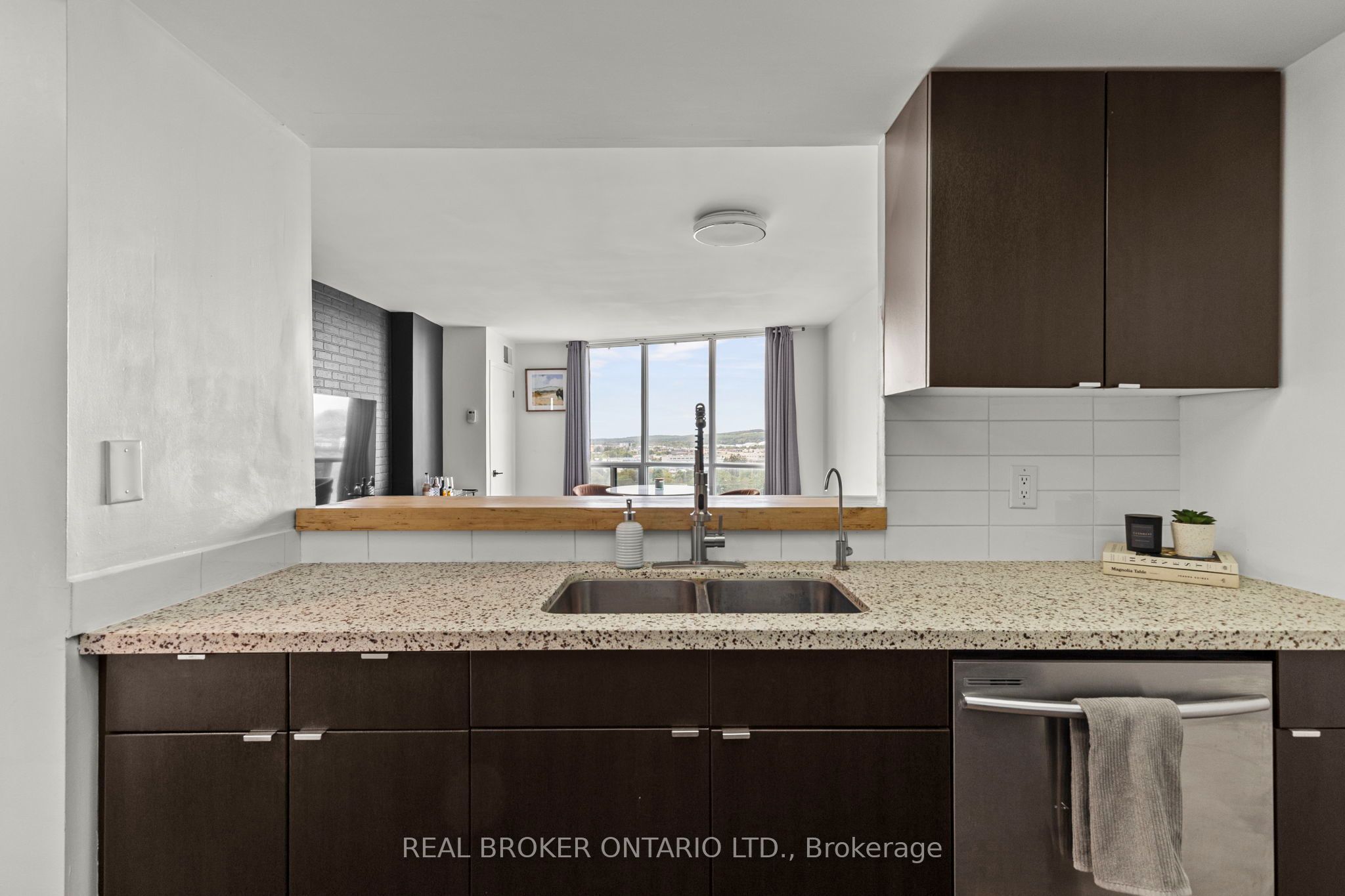 65 Ellen Street 1407 Property Photo 11