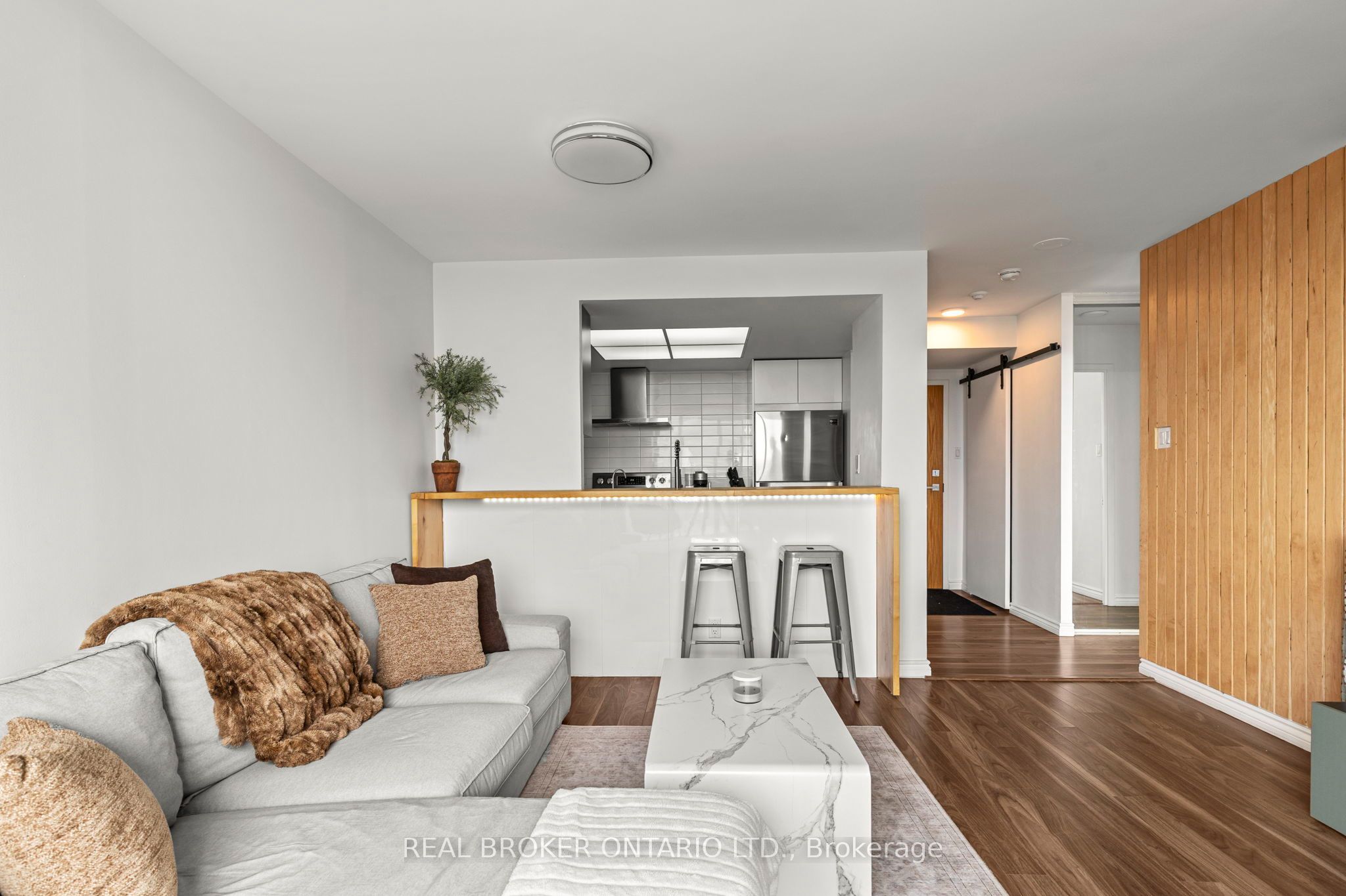 65 Ellen Street 1407 Property Photo 17