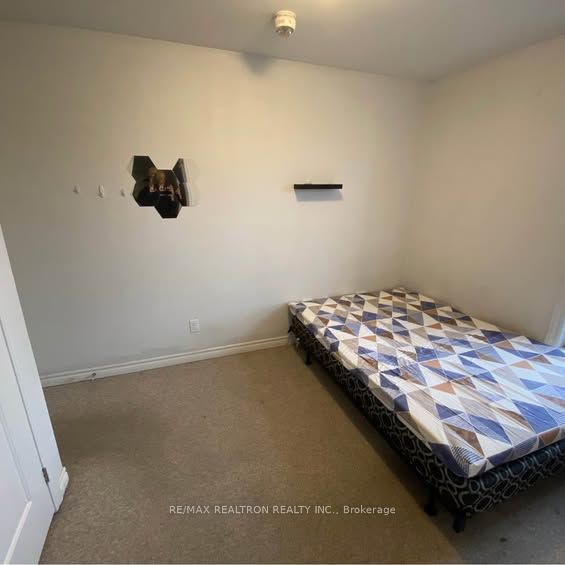 252 Penetanguishene Road 8 Property Photo 15