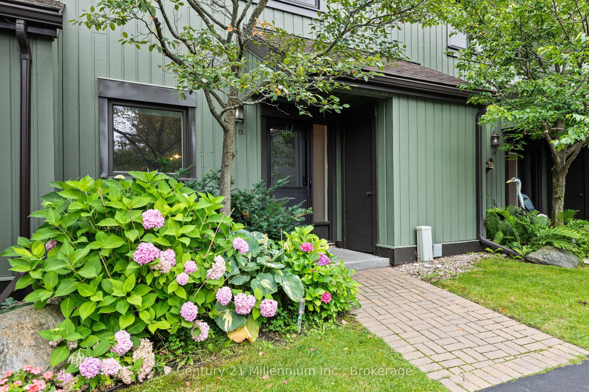 156 N Escarpment Crescent Property Photo 2