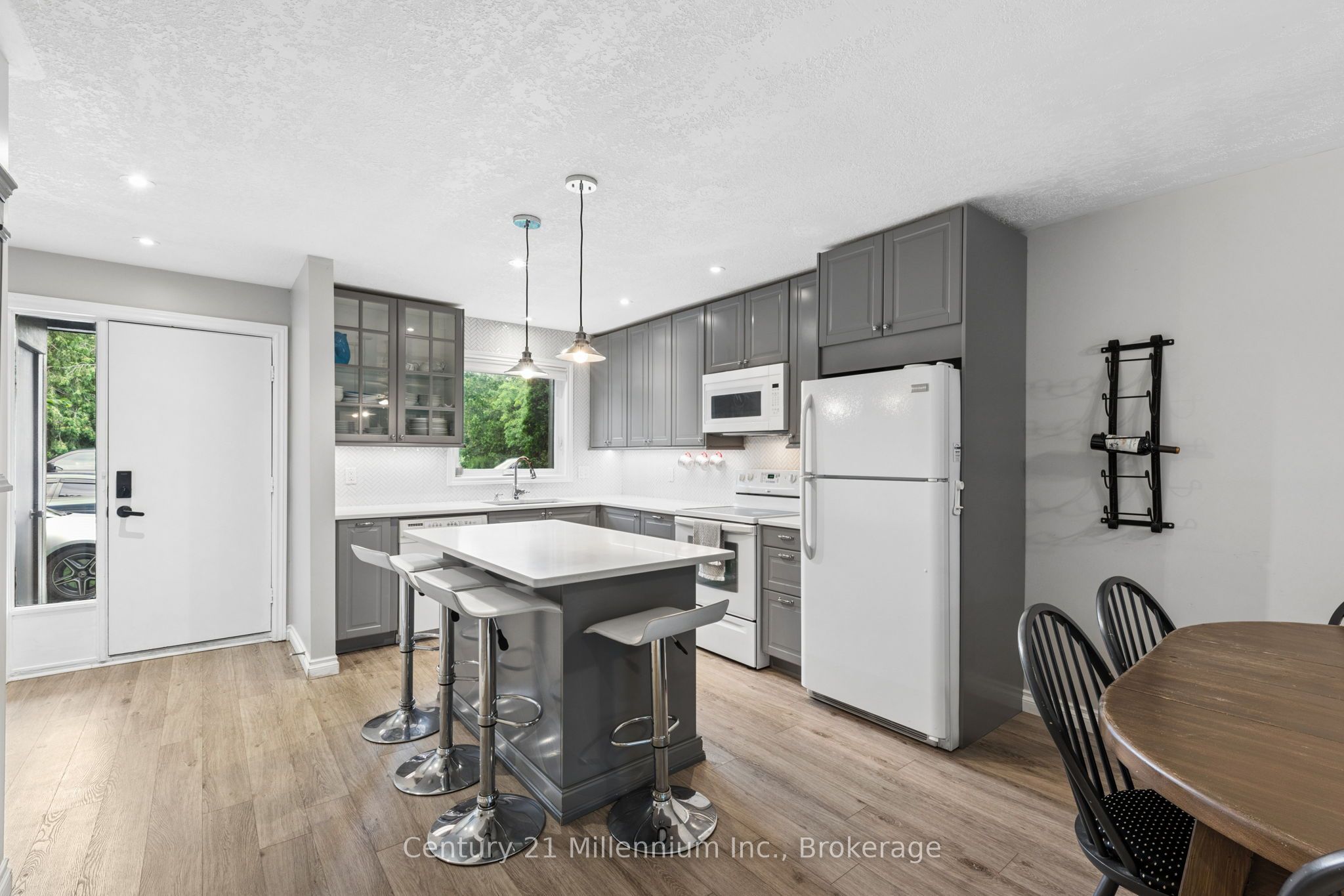 156 N Escarpment Crescent Property Photo 4
