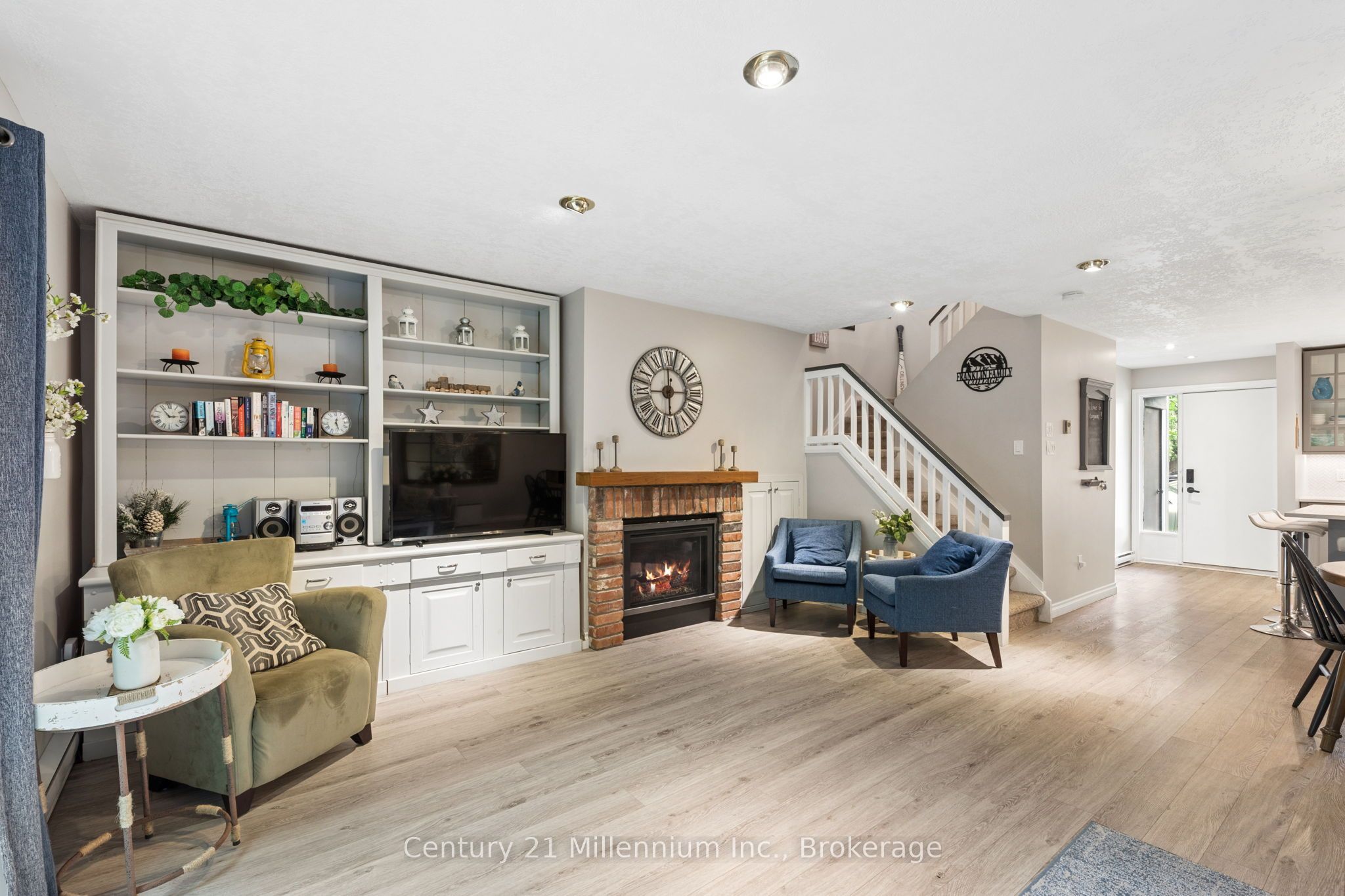 156 N Escarpment Crescent Property Photo 15