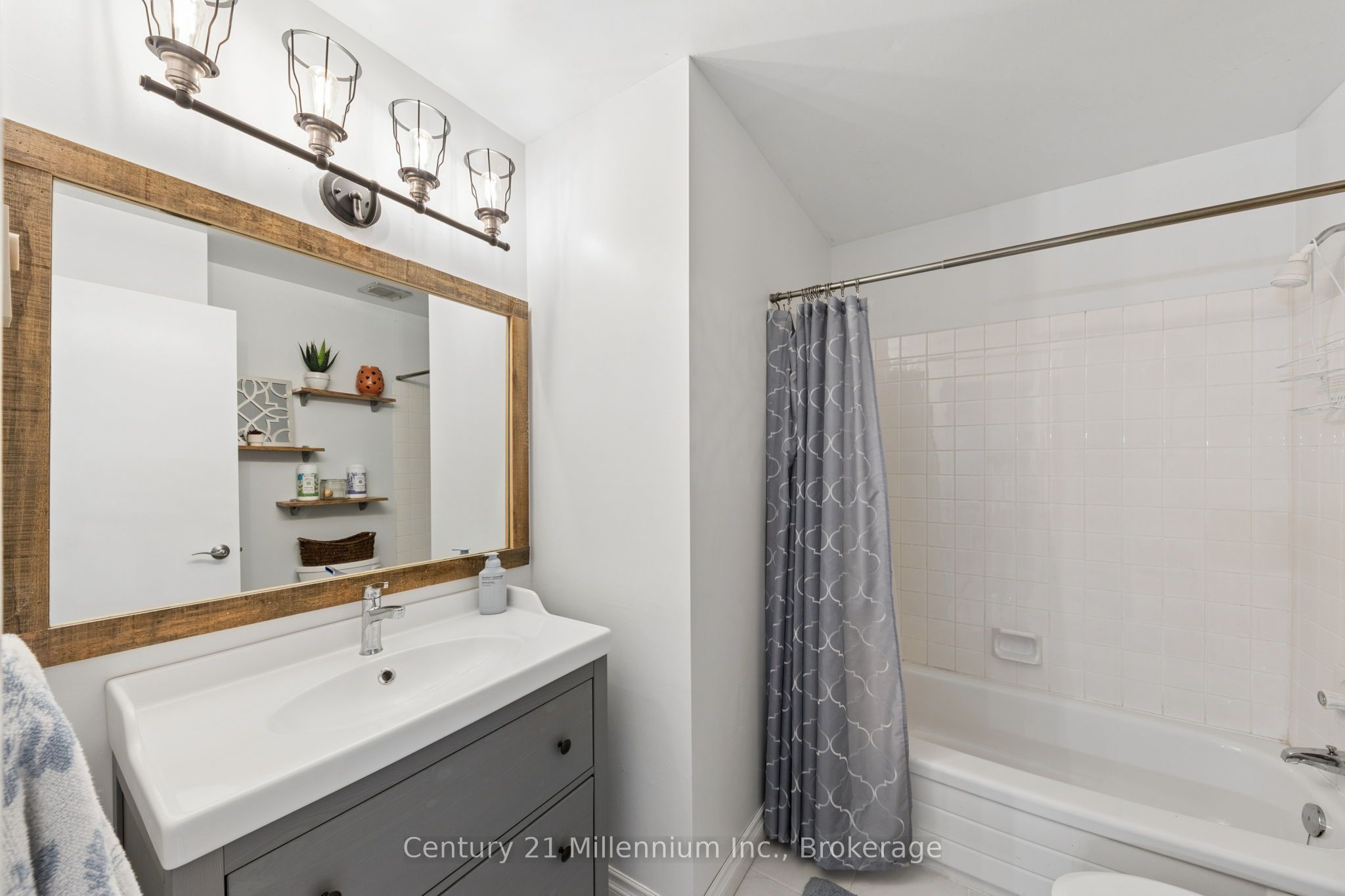 156 N Escarpment Crescent Property Photo 22