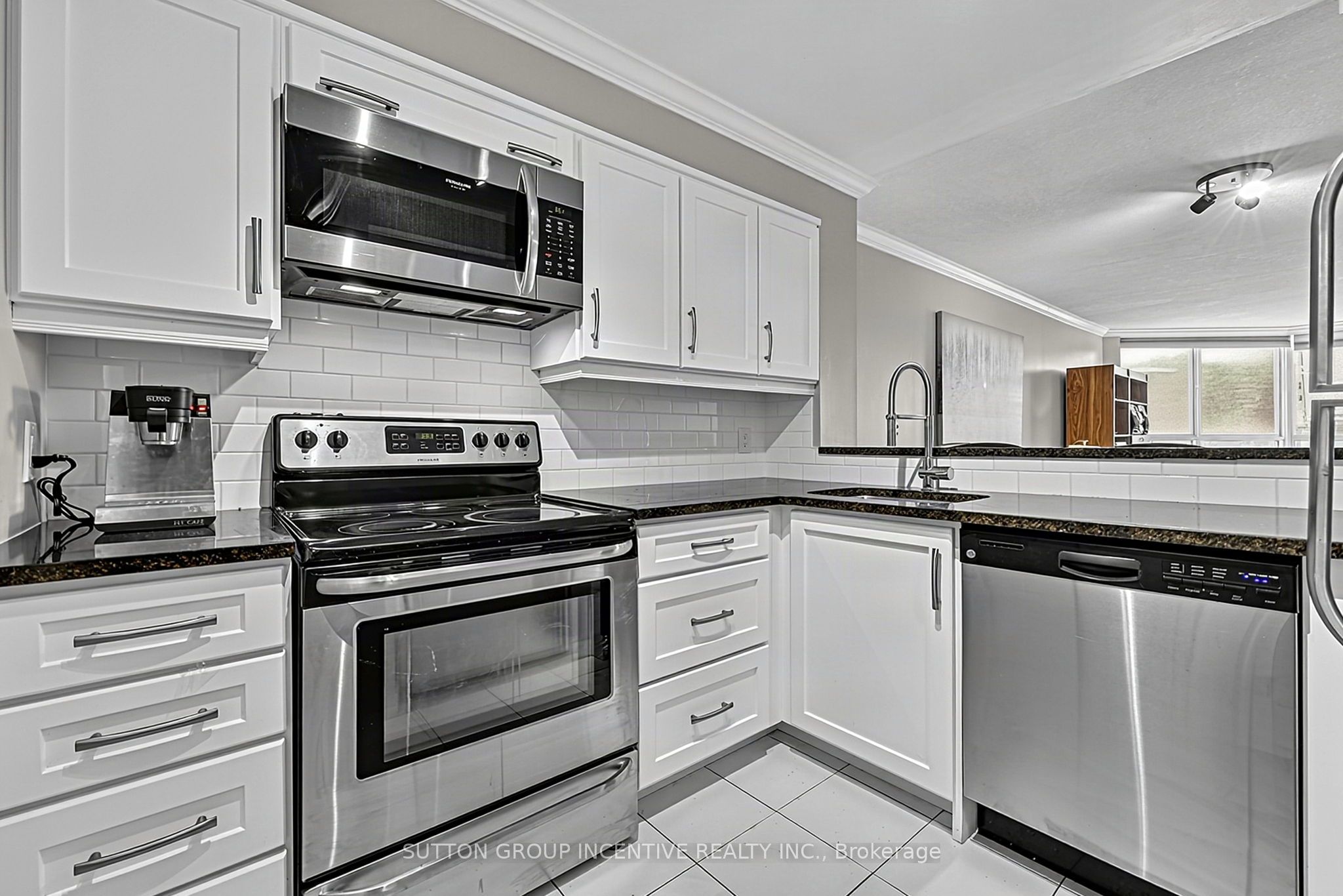 140 Dunlop Street E 304 Property Photo 7
