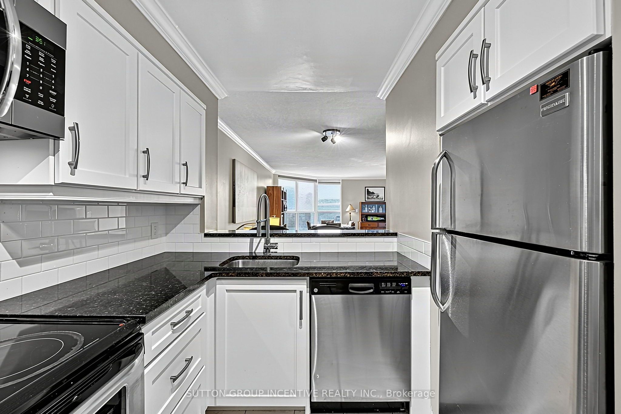 140 Dunlop Street E 304 Property Photo 8