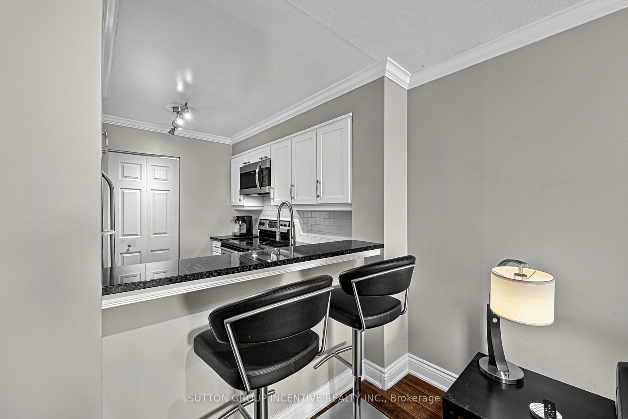 140 Dunlop Street E 304 Property Photo 9