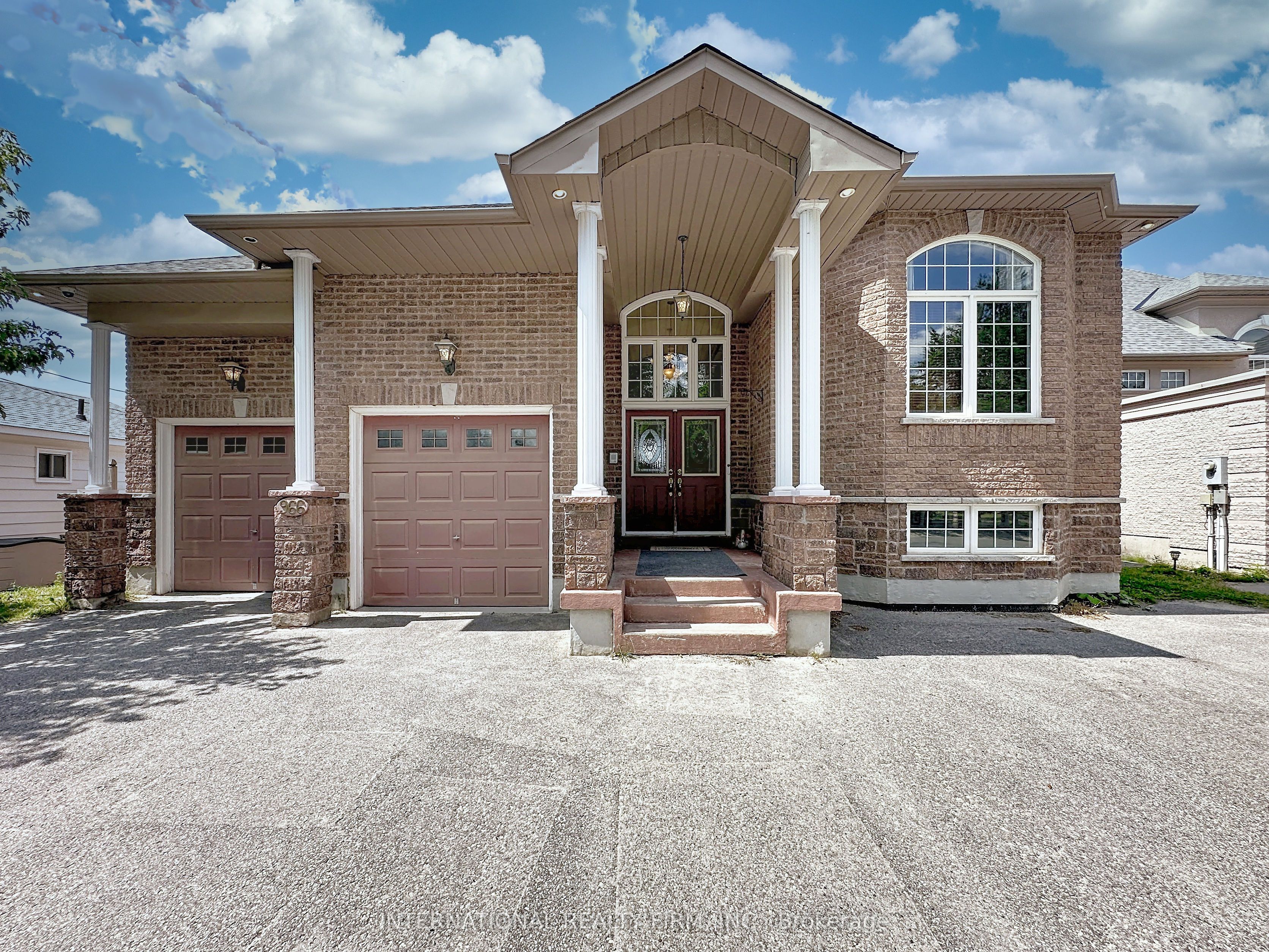 966 Shore Lane