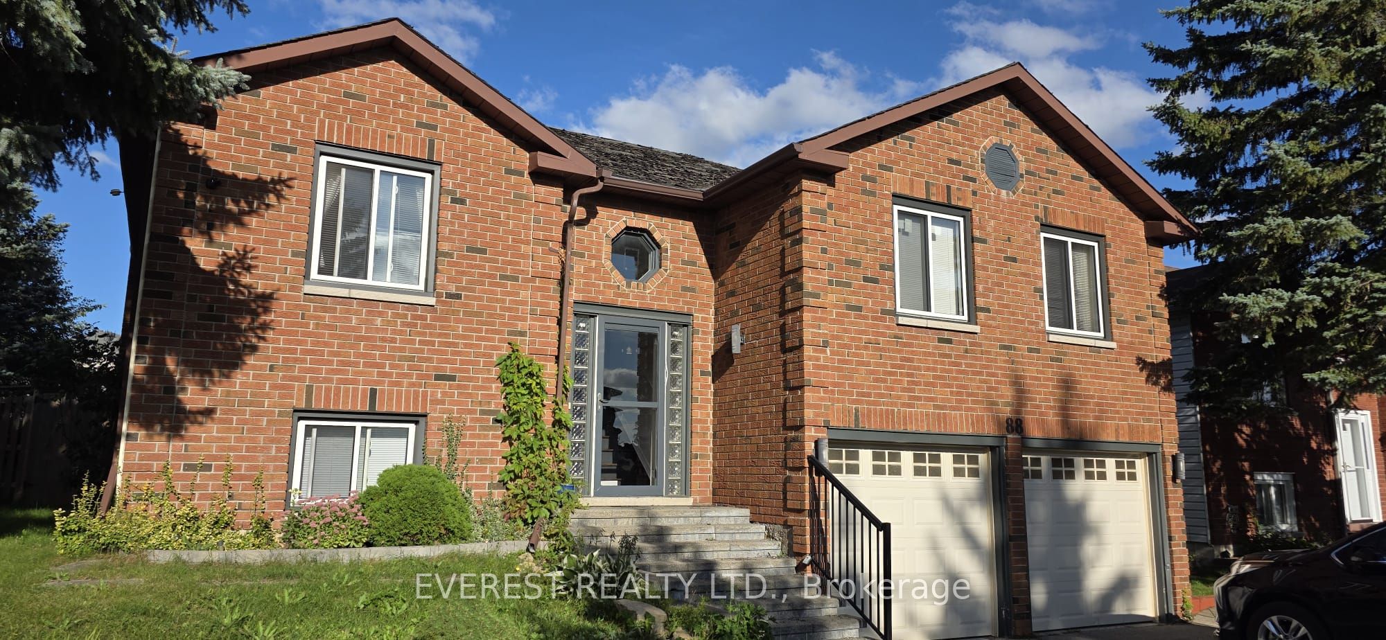 88 Shakespeare Crescent Property Photo 1