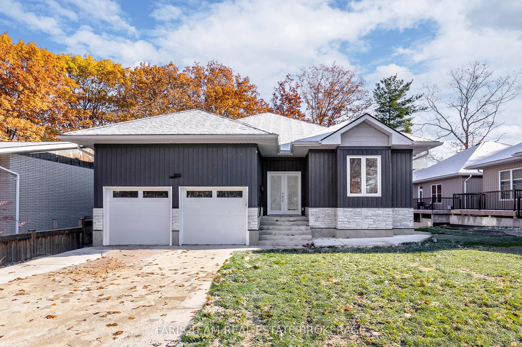303 Anne Street N Property Photo 1