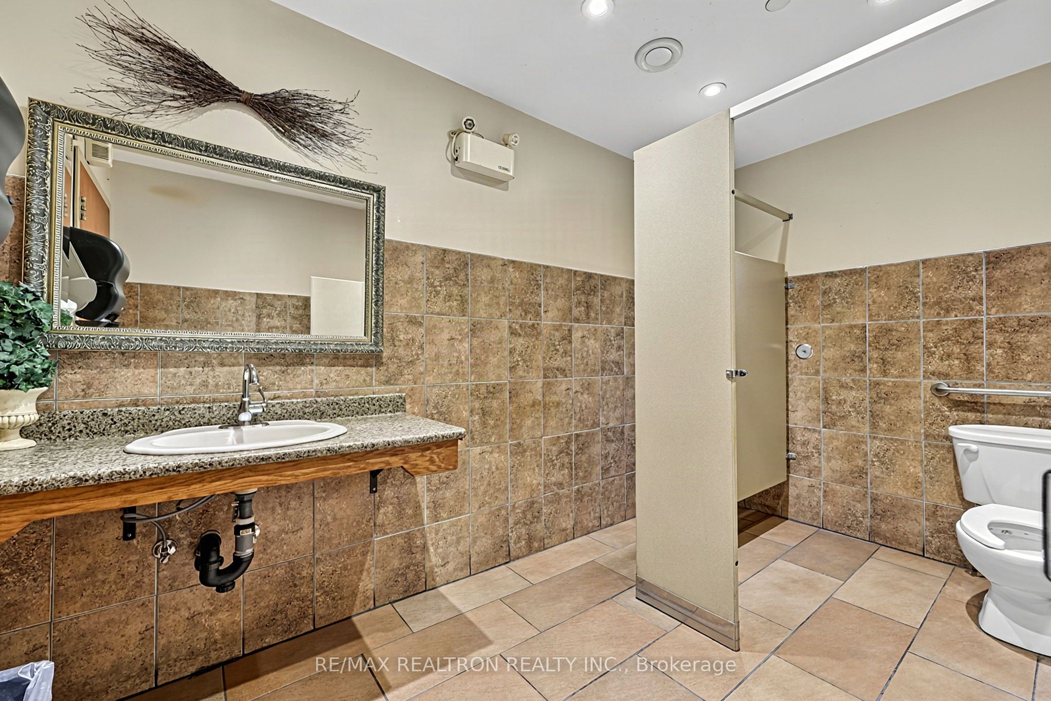 61 King Street 21-22 Property Photo 16