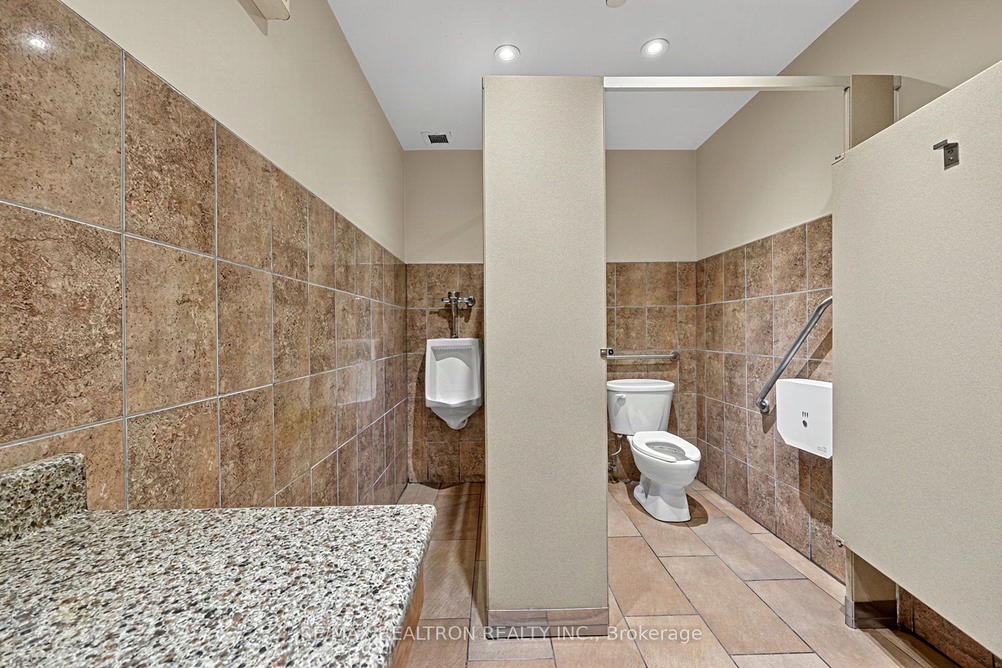 61 King Street 21-22 Property Photo 17
