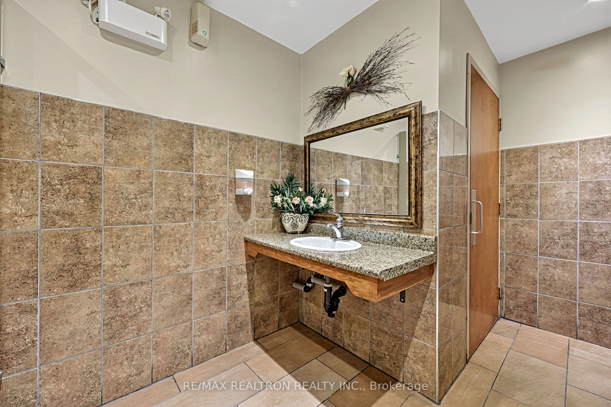61 King Street 21-22 Property Photo 19