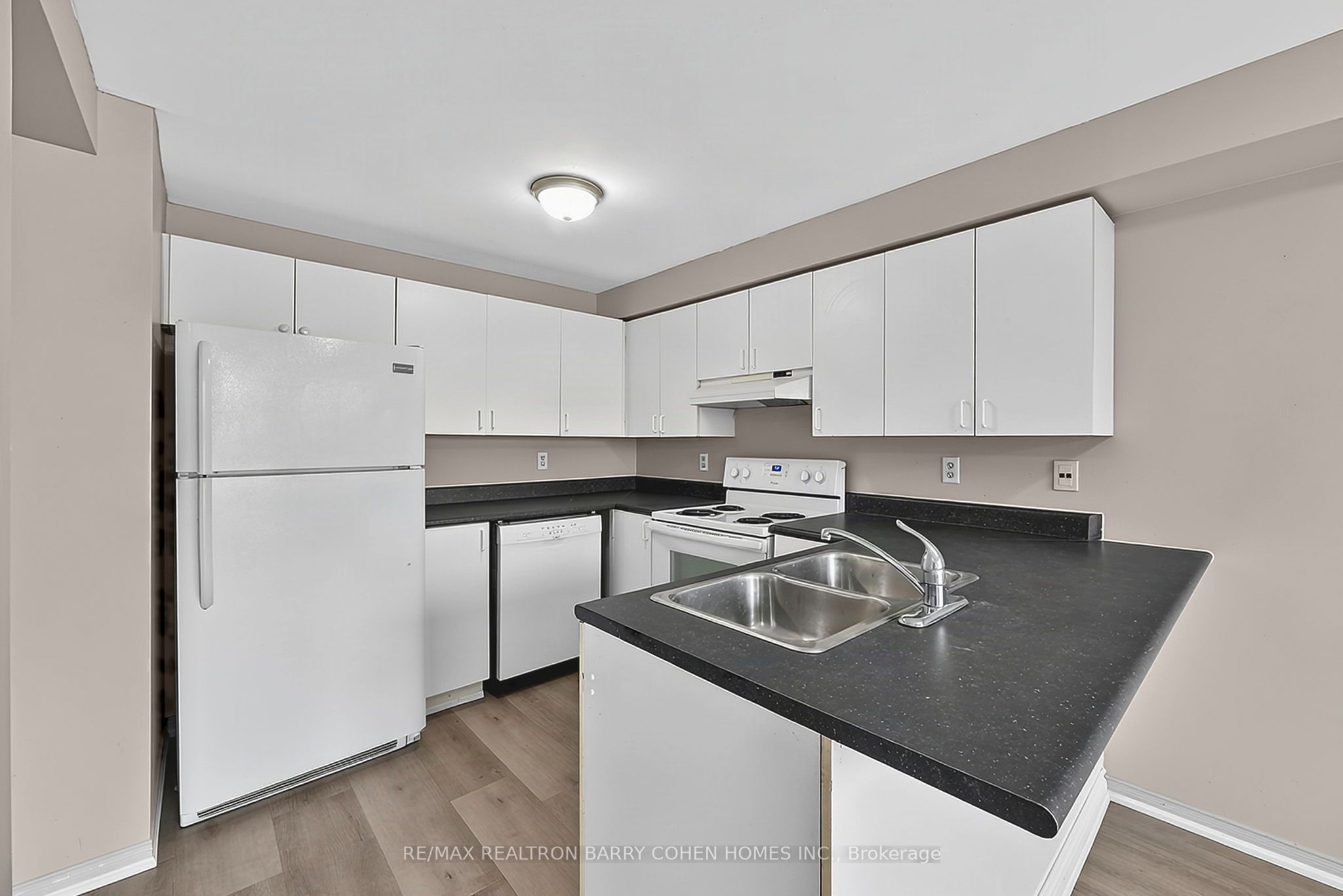 43 Black Cherry Crescent Property Photo 6