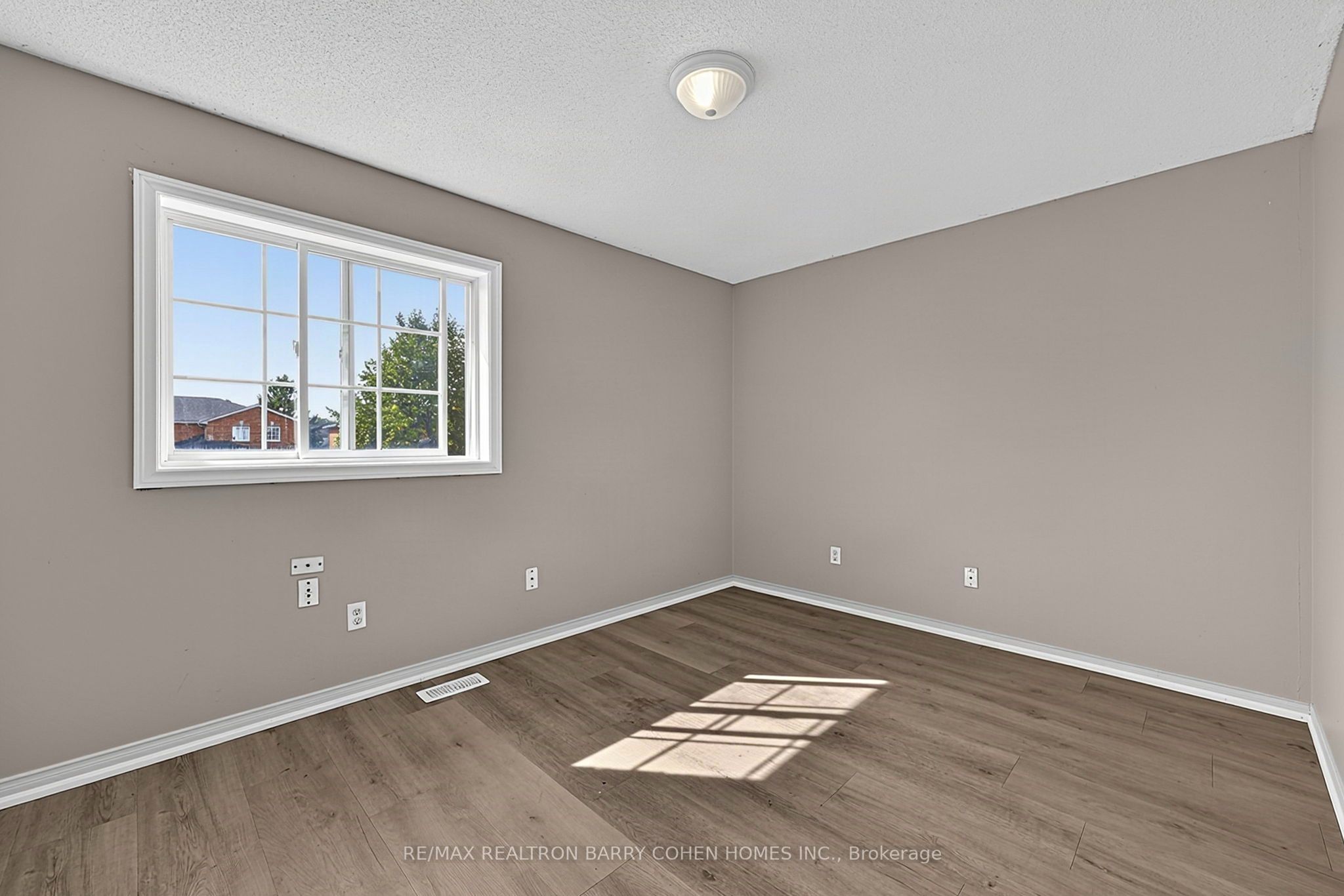 43 Black Cherry Crescent Property Photo 12